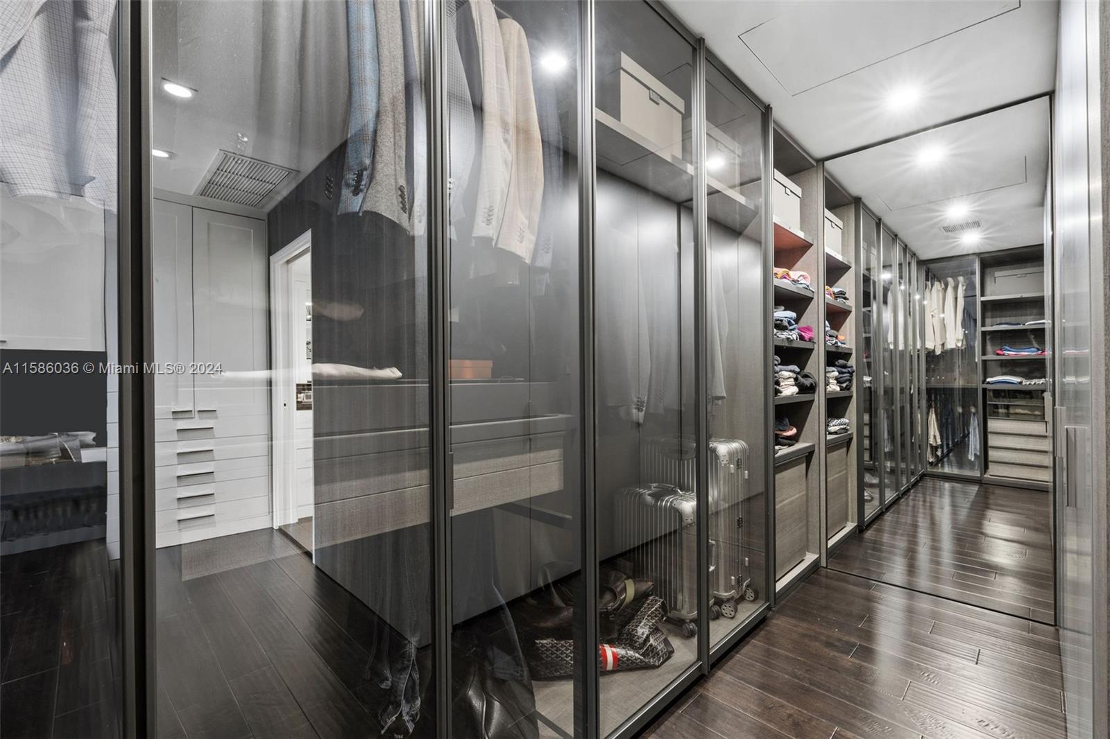 BARCELONA ISLE - Residential