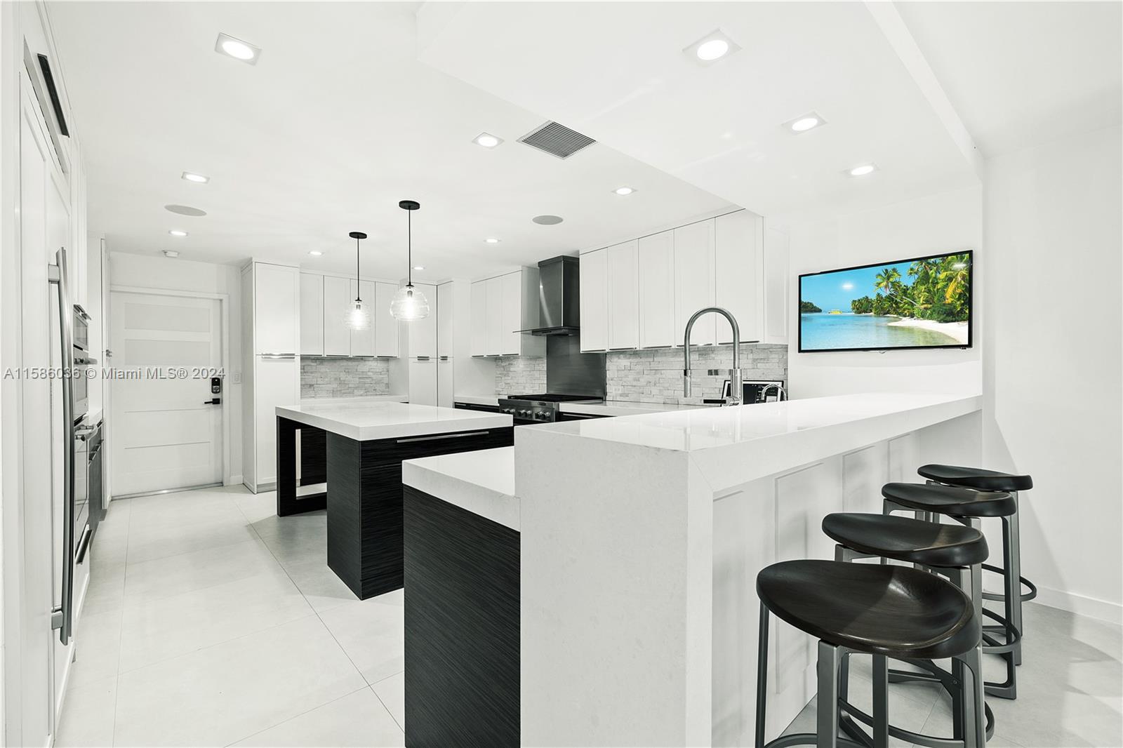 BARCELONA ISLE - Residential