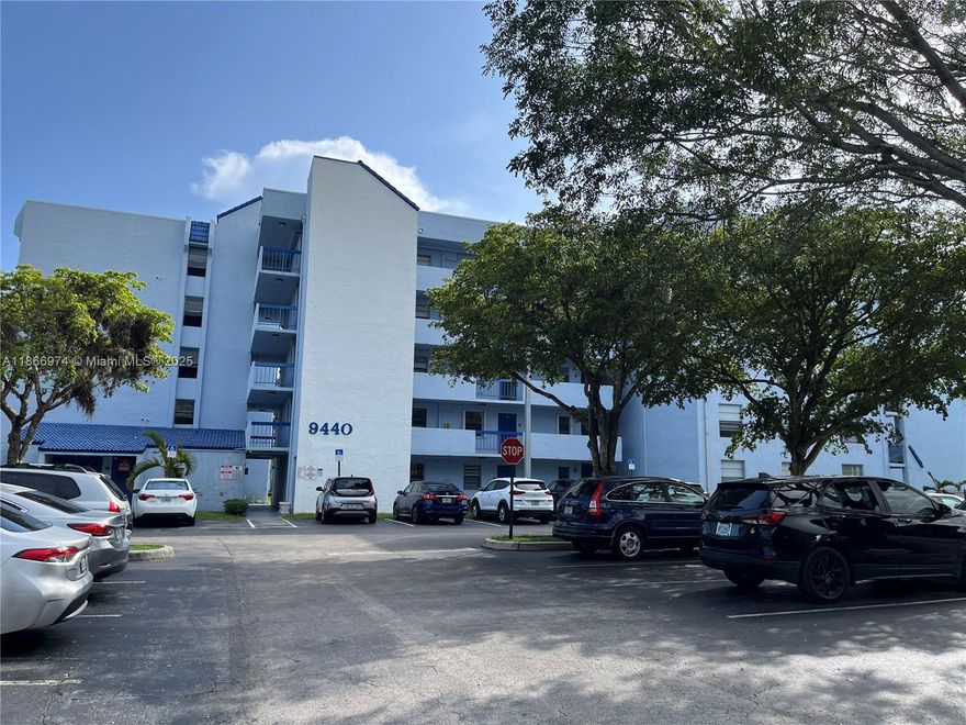 Corner Unit, easy access great location on ground floor. Lots of closet space. Tiled Floors. Lovely patio overlooking garden.  Conveniently located near Miami International Airport, expressways, malls, restaurants etc. Tennis and pool area.