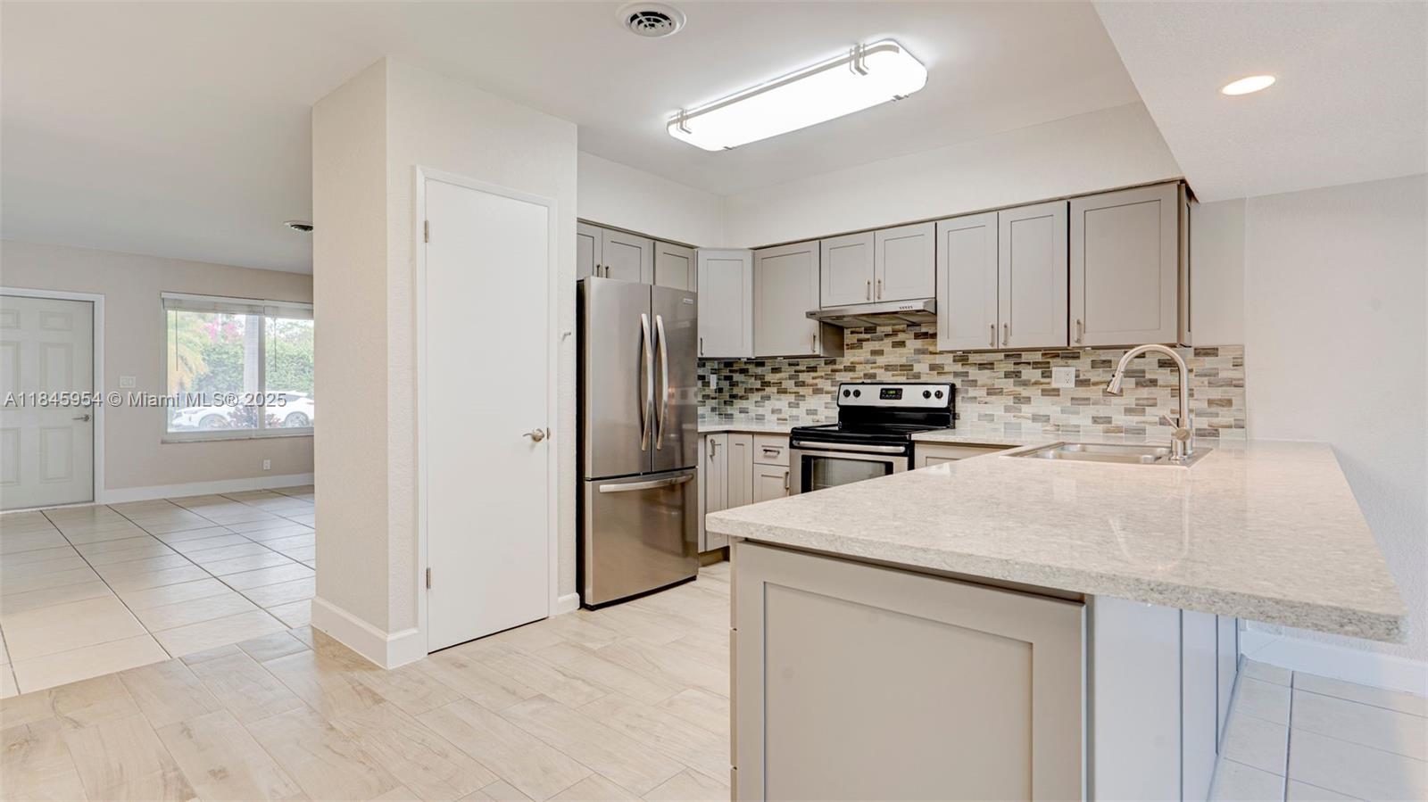 RIO NUEVO ISLE - Residential Lease