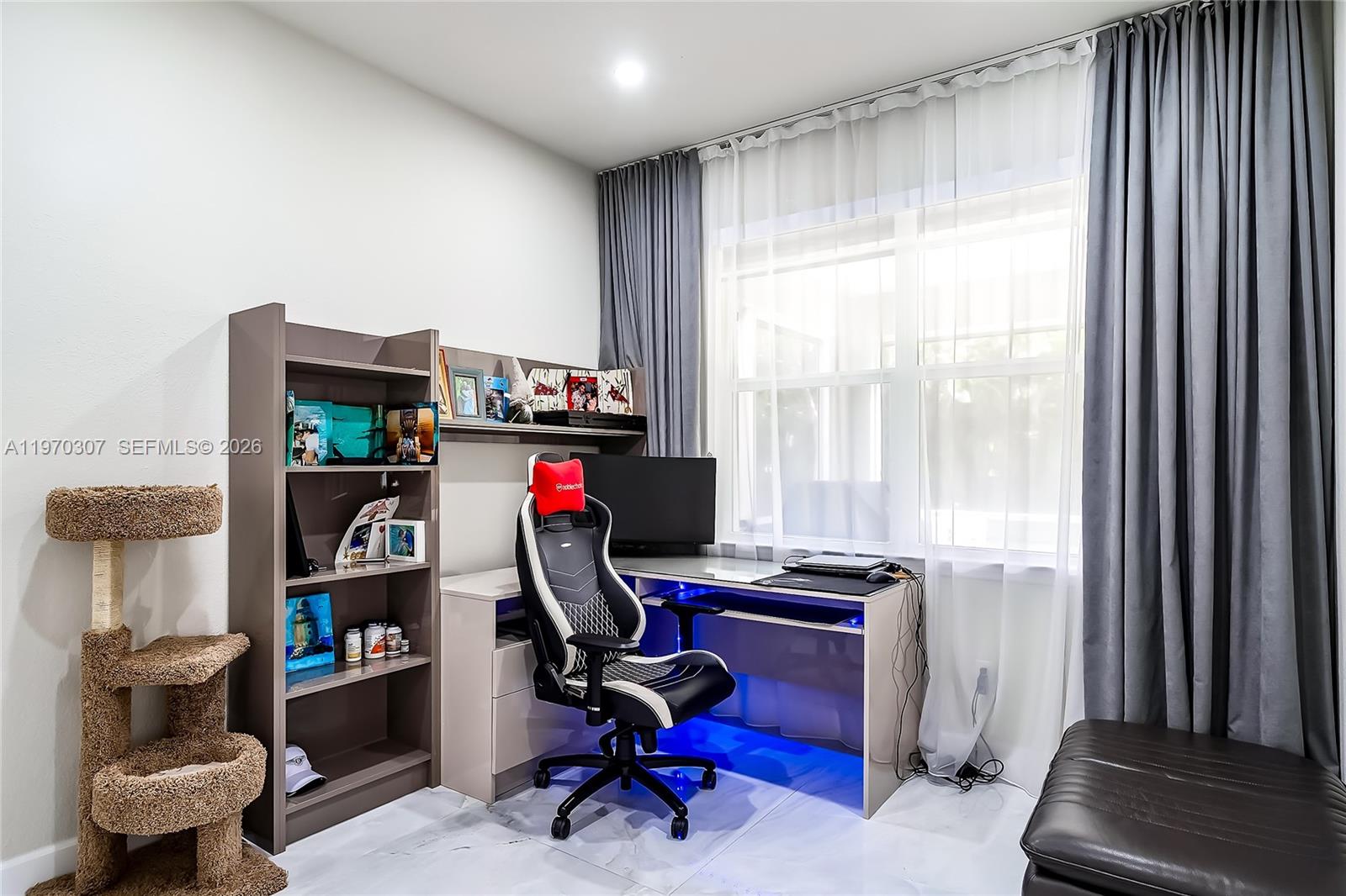 HILLCREST COUNTRY CLUB SO - Residential