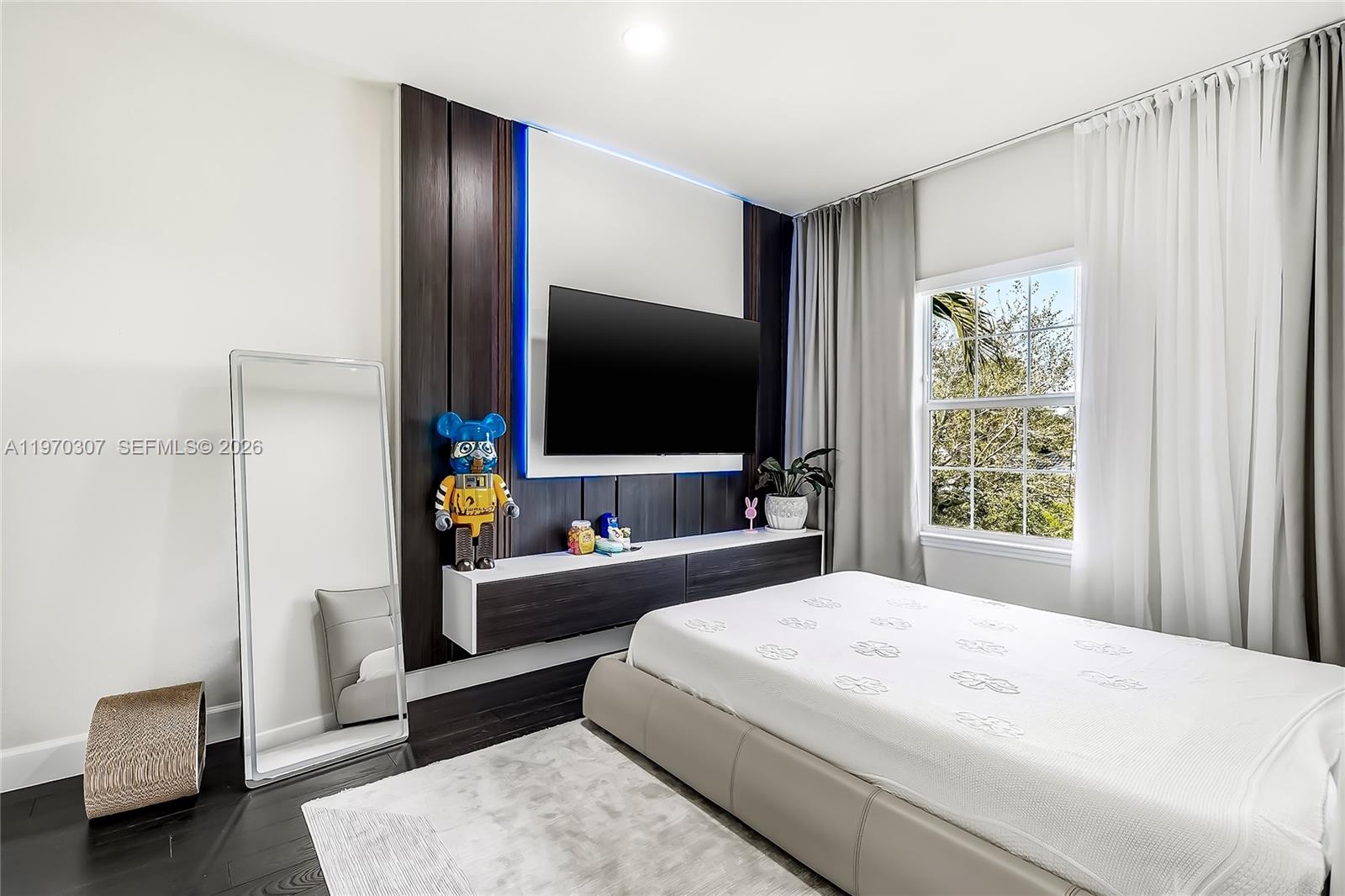 HILLCREST COUNTRY CLUB SO - Residential