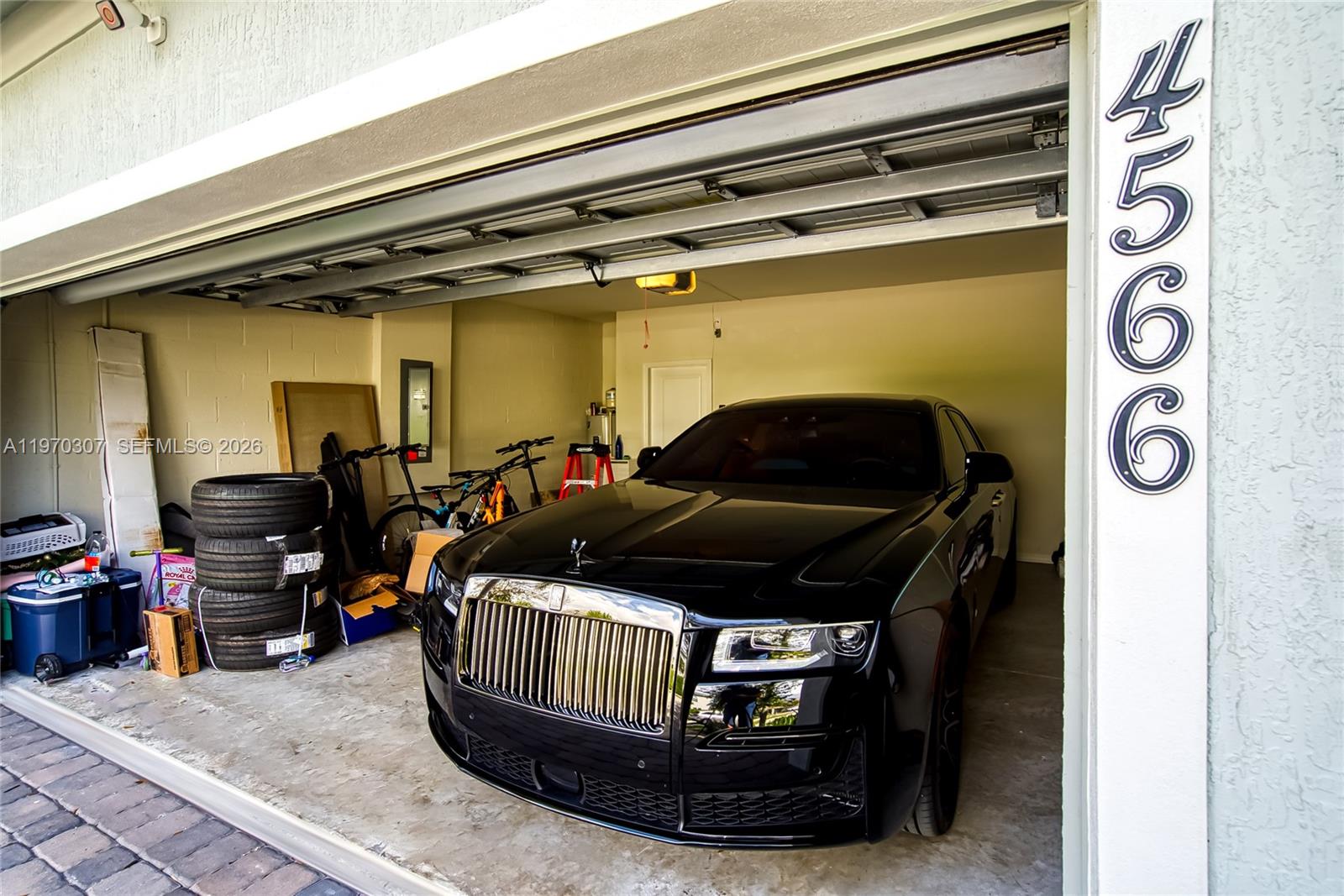 HILLCREST COUNTRY CLUB SO - Residential