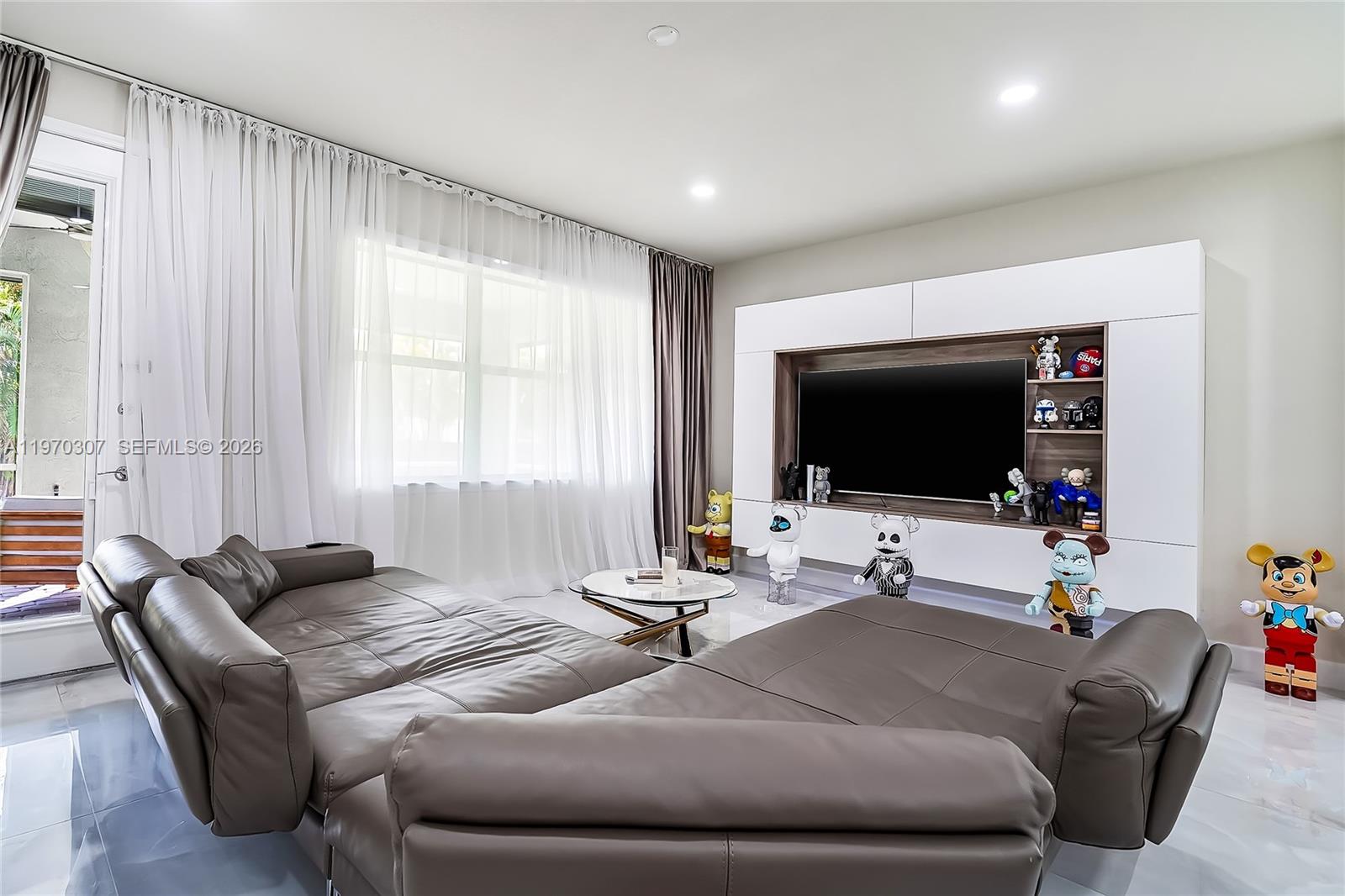 HILLCREST COUNTRY CLUB SO - Residential