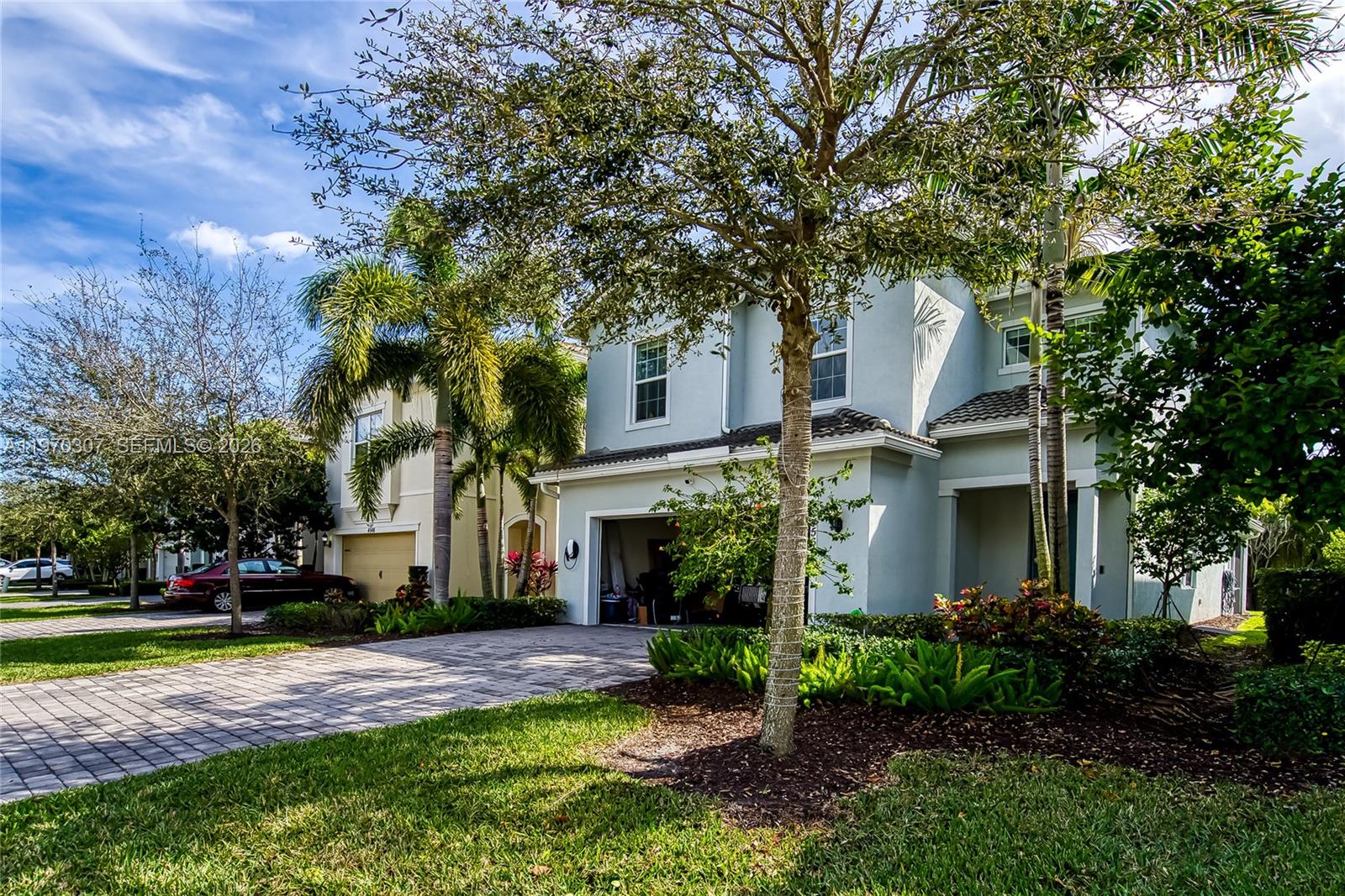 HILLCREST COUNTRY CLUB SO - Residential