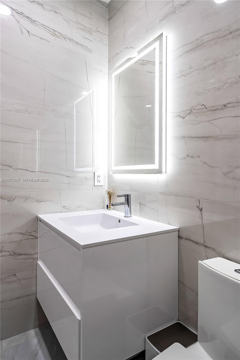 HILLCREST COUNTRY CLUB SO - Residential