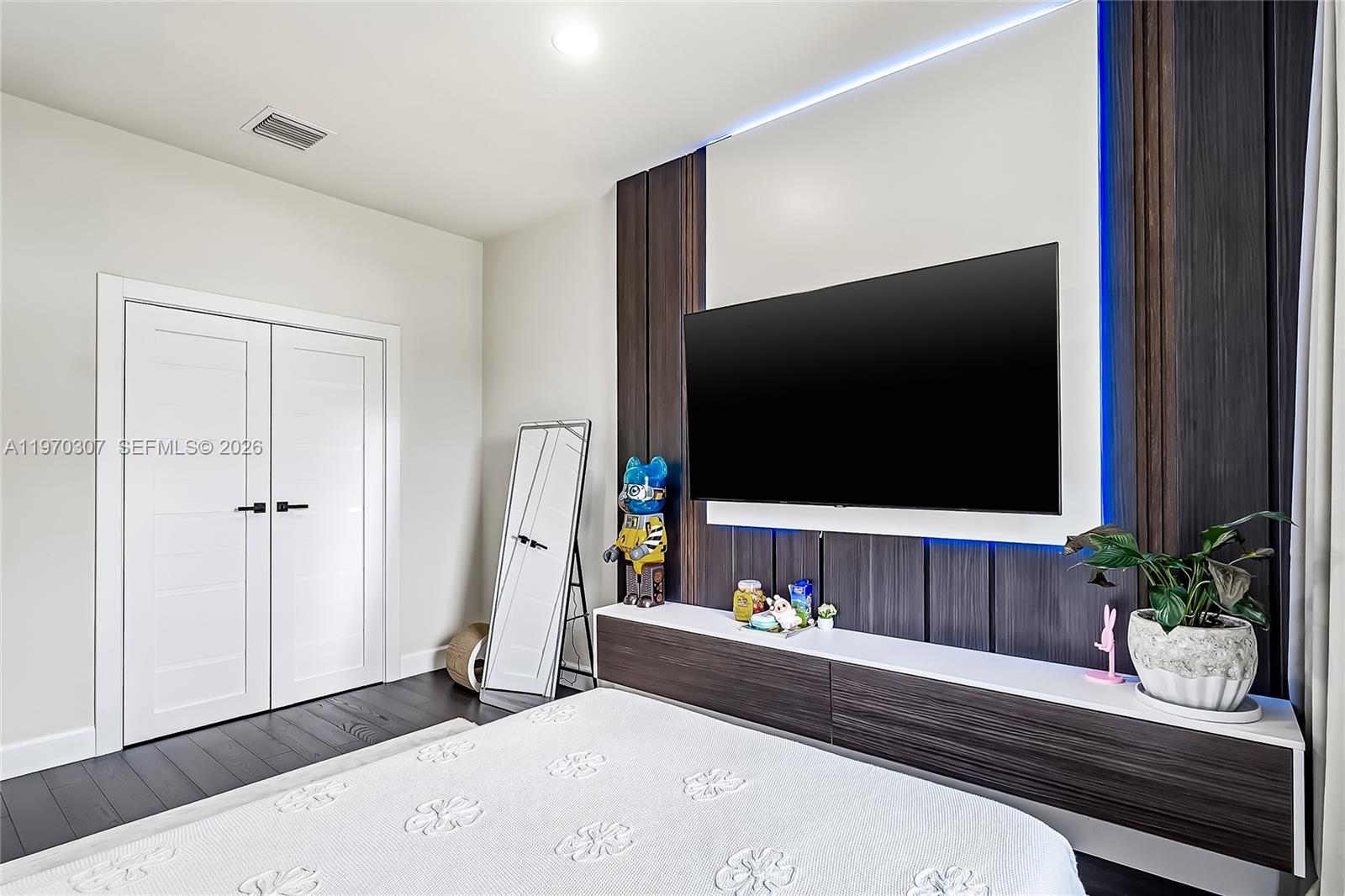 HILLCREST COUNTRY CLUB SO - Residential