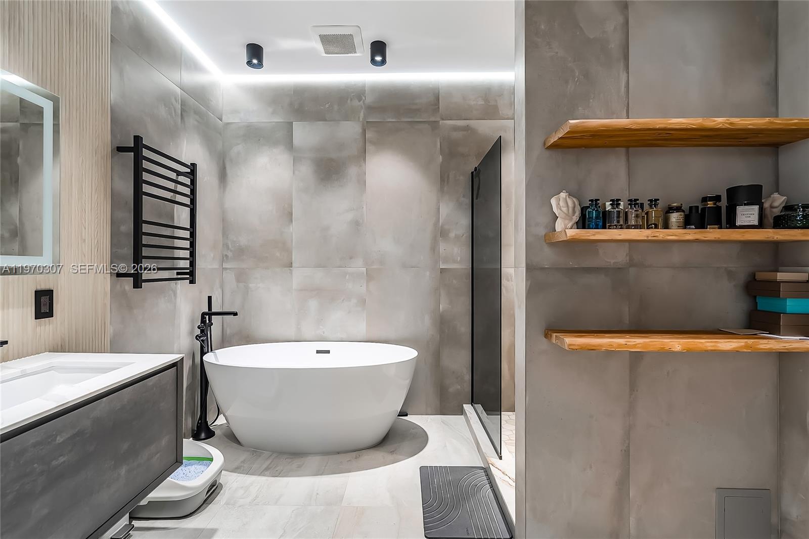 HILLCREST COUNTRY CLUB SO - Residential