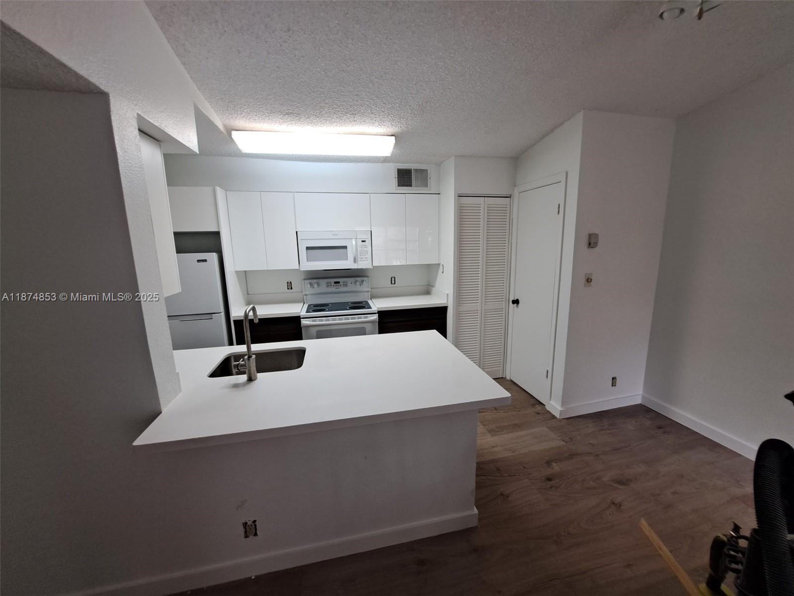 Great Location for NSU Students and Staff, just across the street from Dental & Medical Campus. One bedroom, One bathroom apartment nestled in the heart of Davie, FL. Located on the 2nd floor, this charming apartment has an enclosed bedroom and features a remodeled kitchen with Quarz countertop and an in-unit washer/dryer. New AC Installed May 2023. The monthly rent covers cable, water, and sewer, while tenants are responsible for Wi-Fi. The Sundance includes access to a gym, pool, tennis courts, and various other amenities. Max 2 Occupants, buildings have No elevators or Balcony's.