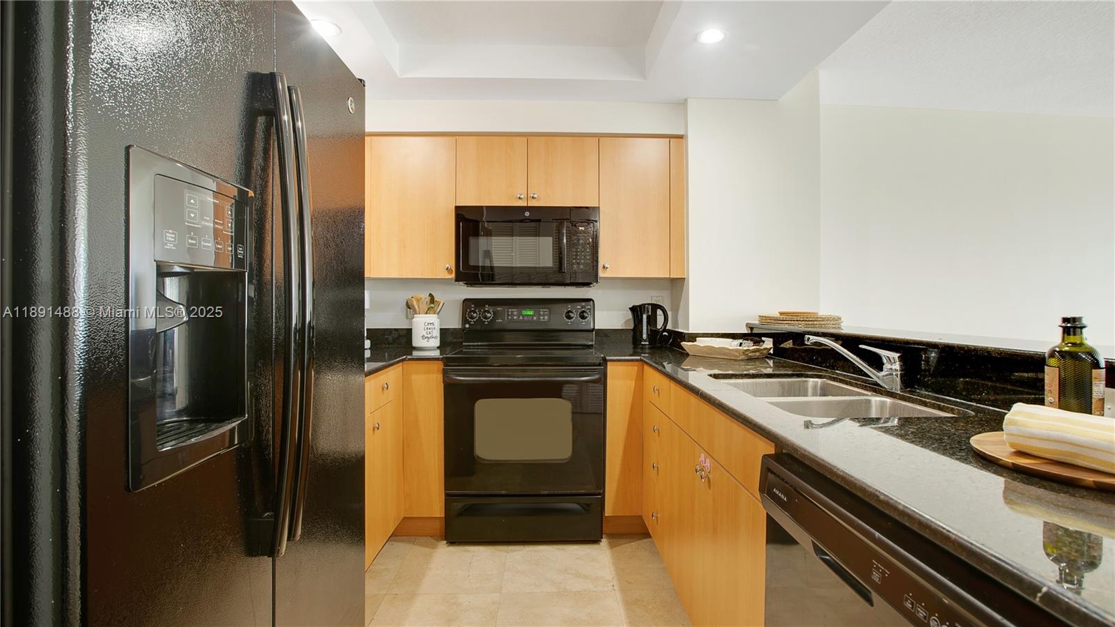 THE COLLINS CONDO - Residential Lease