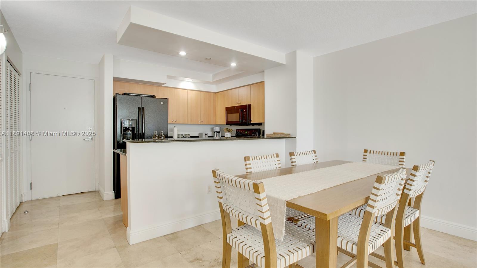 THE COLLINS CONDO - Residential Lease