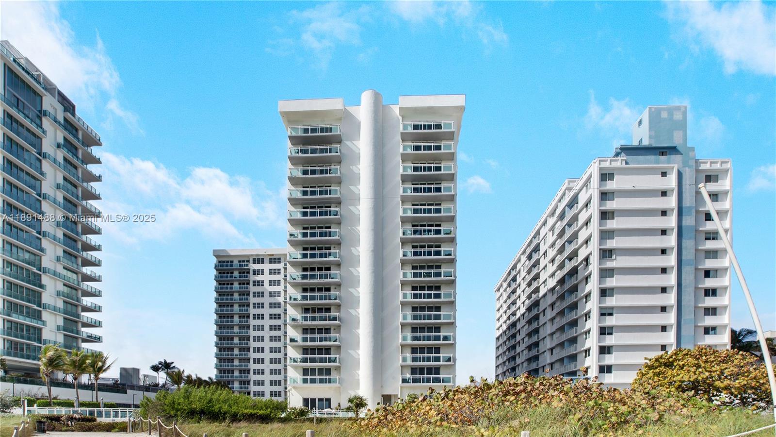 Spectacular Seasonal Rental!!!! Enjoy the ocean views from this beautiful 2 Bed 2 Bath apartment, fully furnished and equipped with a lot of charm. Excellent location near restaurants, banks, supermarkets, coffee shops and much more. The building features a swimming pool, gym, social media room, manager on site, direct access to the beach and a 24-hour lobby attendant. Internet, cable, and one parking space is included. Washer & dyer. Season runs from November 1 thru May 2026.