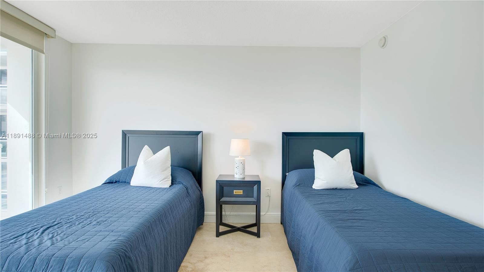 THE COLLINS CONDO - Residential Lease