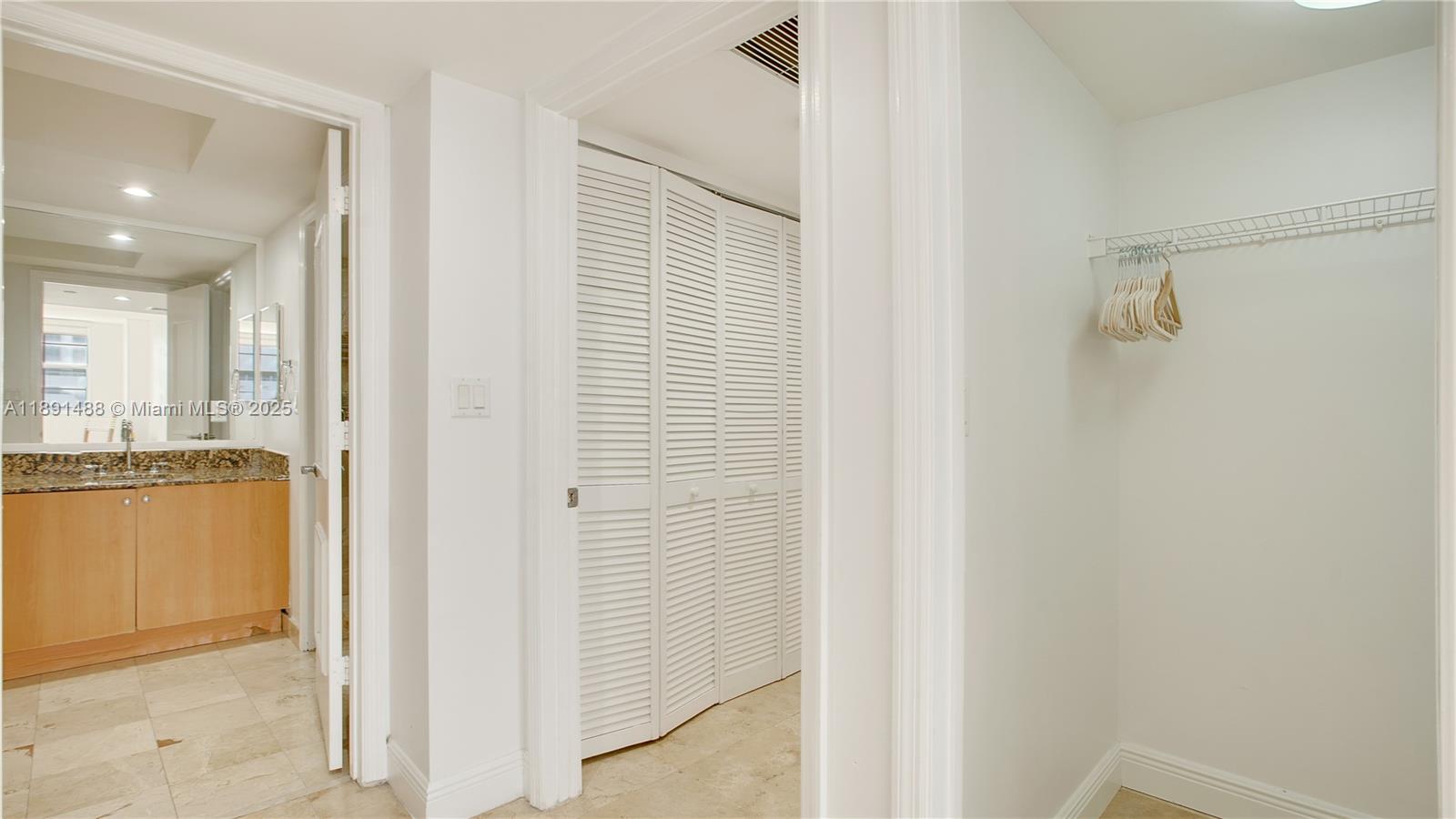 THE COLLINS CONDO - Residential Lease