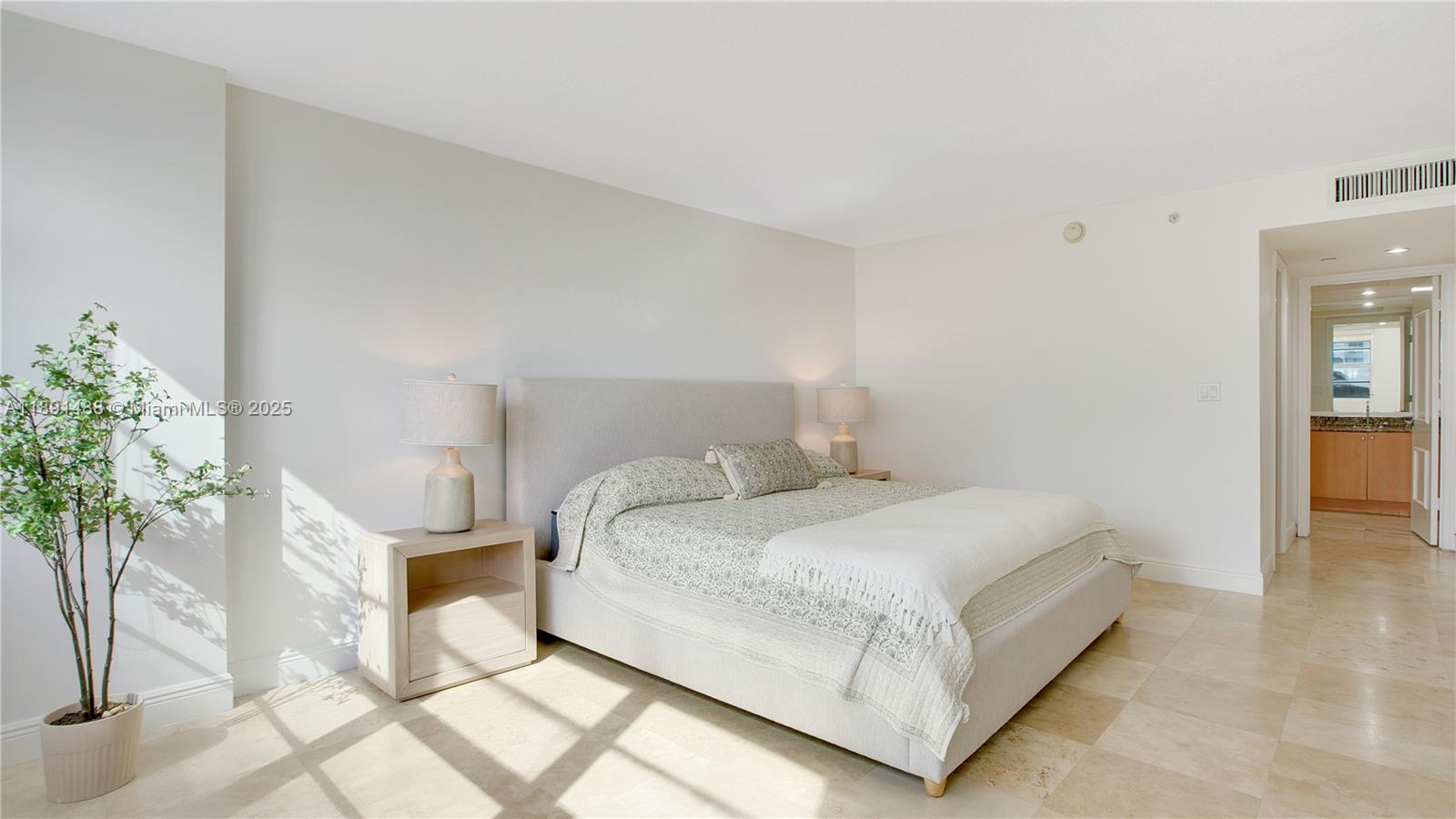 THE COLLINS CONDO - Residential Lease