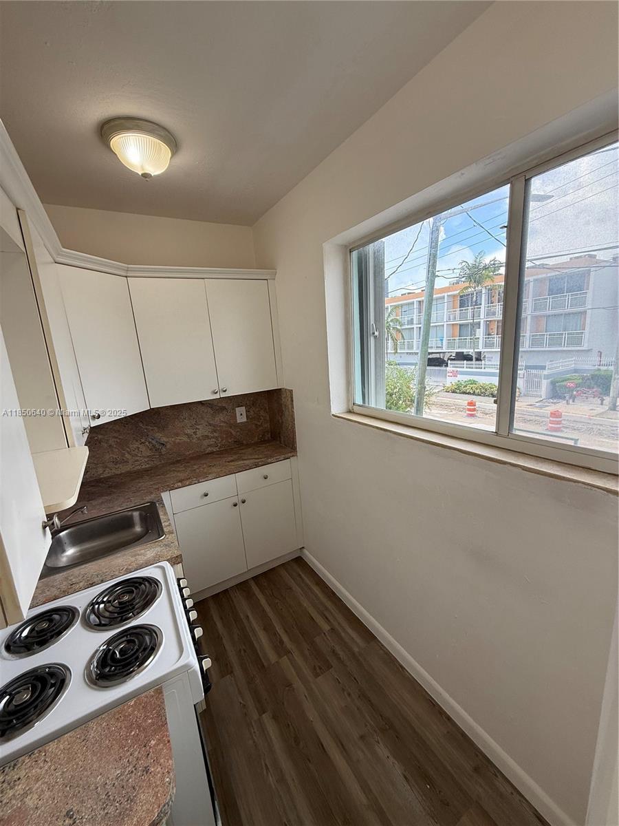 469 SW 3rd St 6