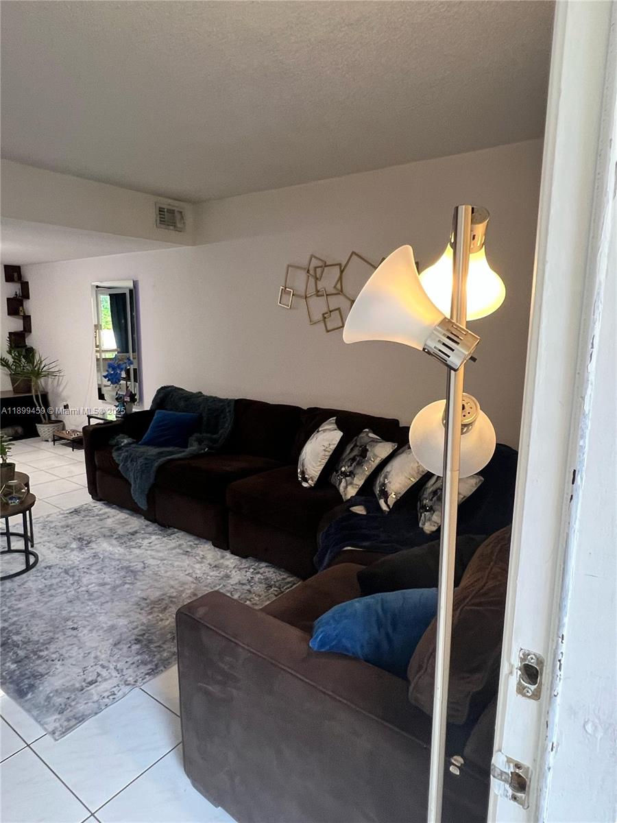 431 NW 82nd Ave 909