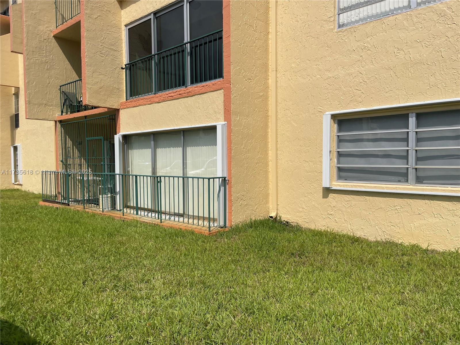 1975 W 44th Pl 106, Hialeah, Miami-Dade County, Florida - 2 Bedrooms  
2 Bathrooms - 