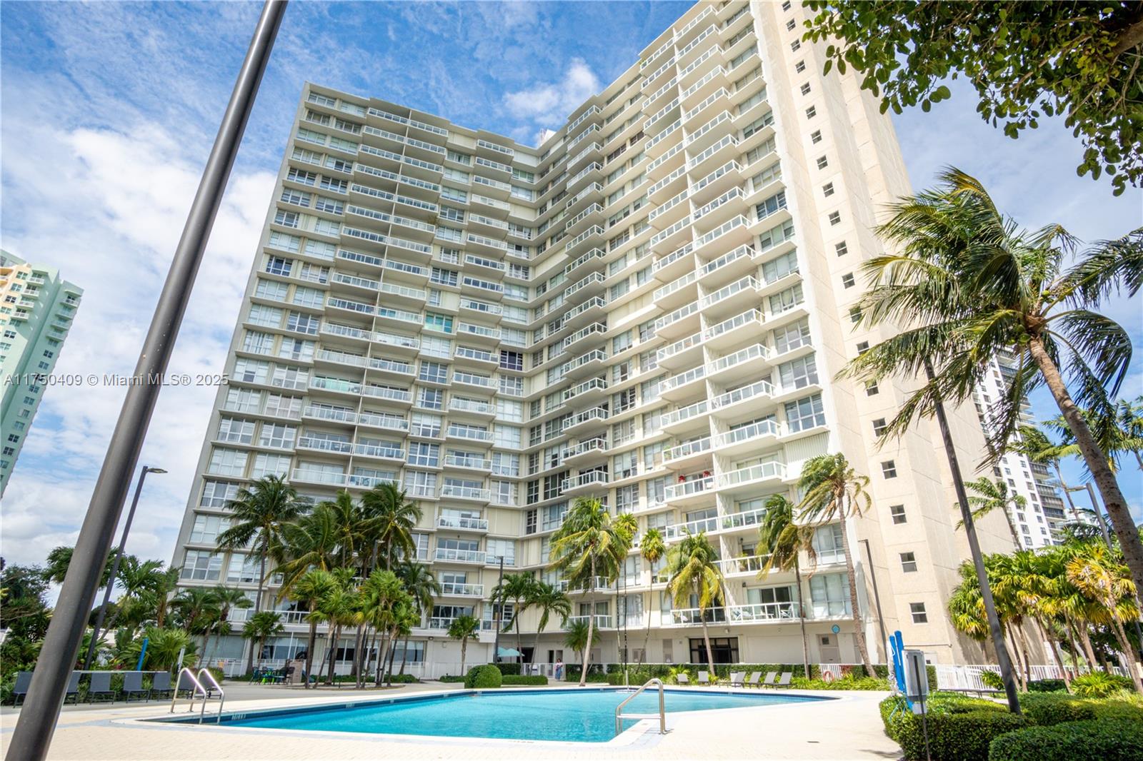 BRICKELL TOWNHOUSE CONDO - Residential