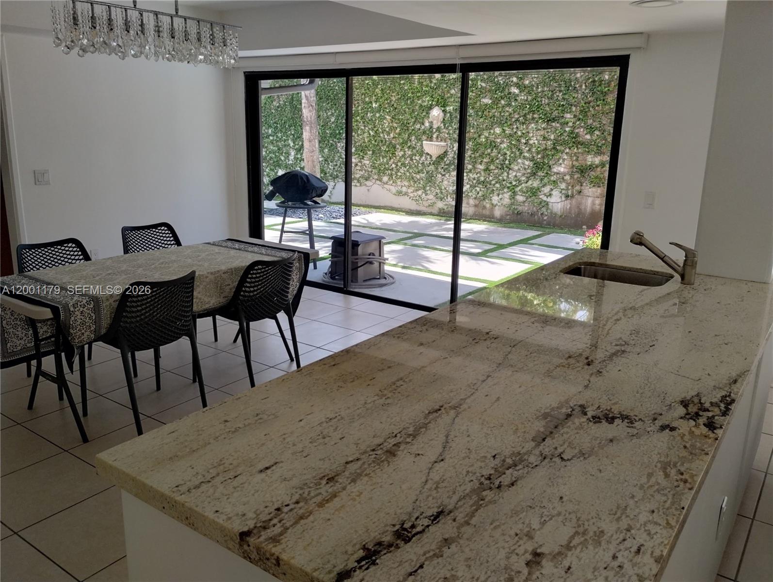 HIDDEN OAKS - Residential Lease