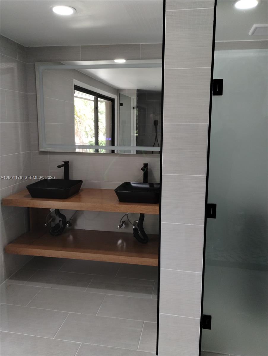 HIDDEN OAKS - Residential Lease