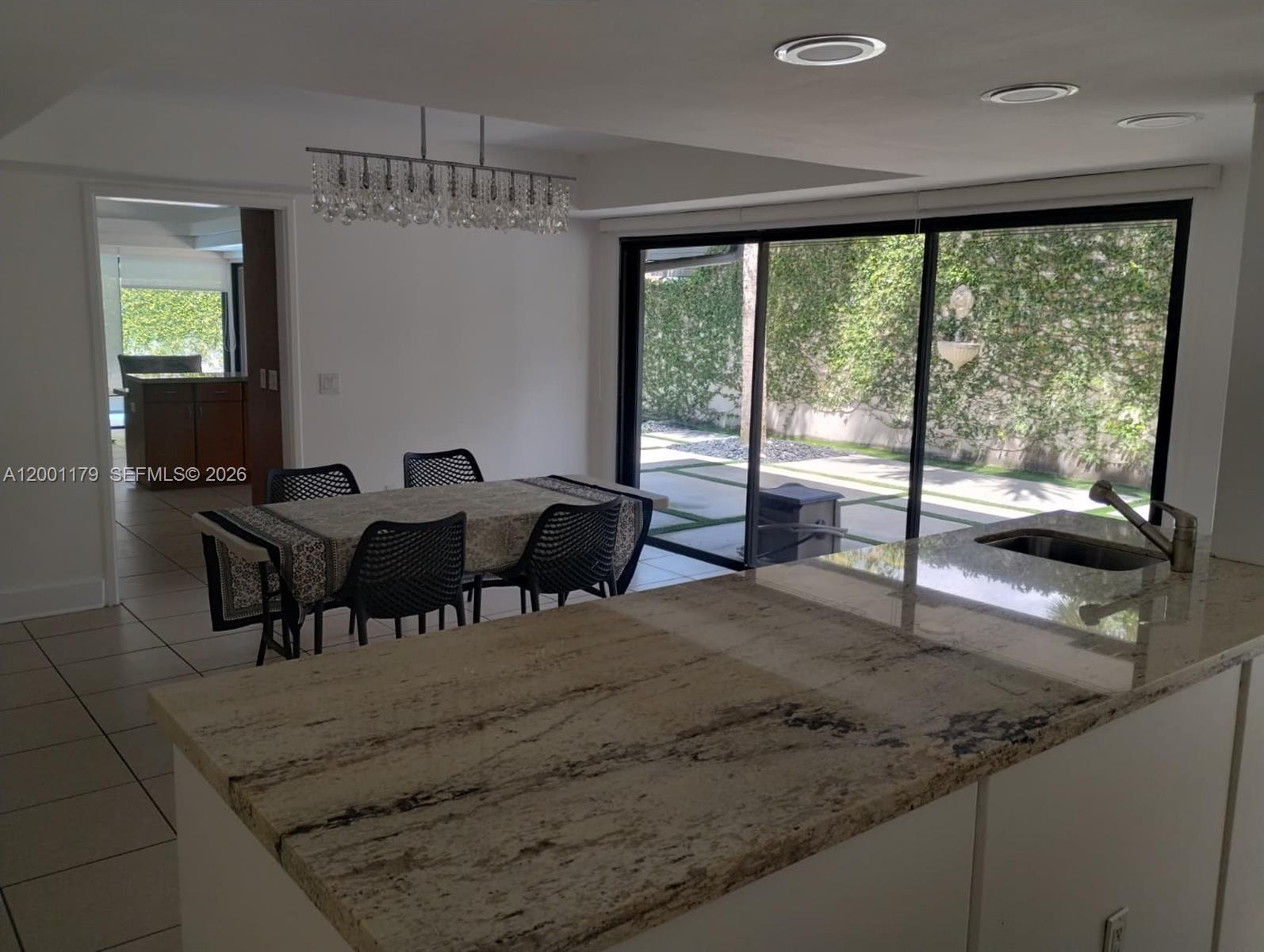 HIDDEN OAKS - Residential Lease