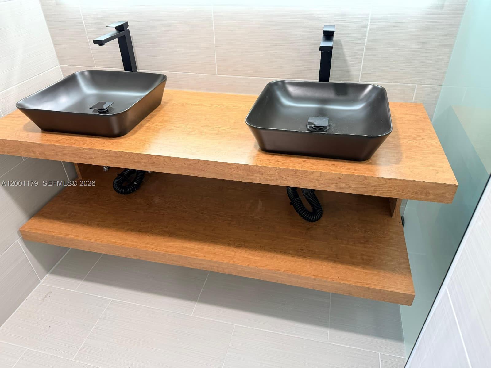 HIDDEN OAKS - Residential Lease