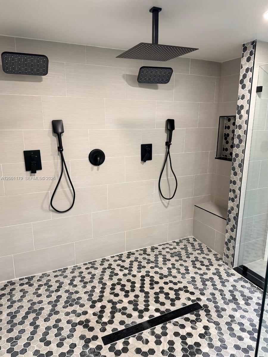 HIDDEN OAKS - Residential Lease