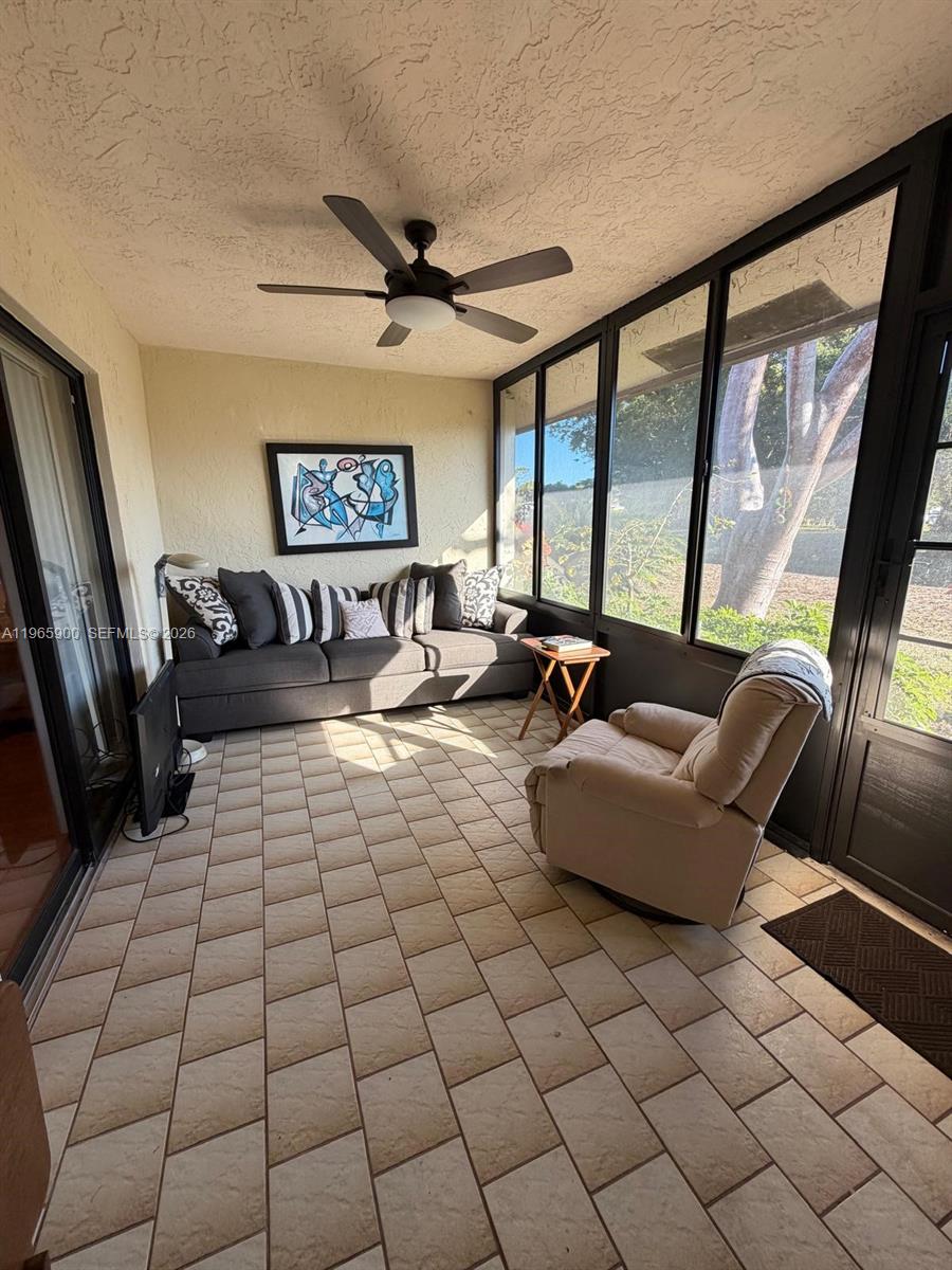 HUNTINGTON POINTE - Residential