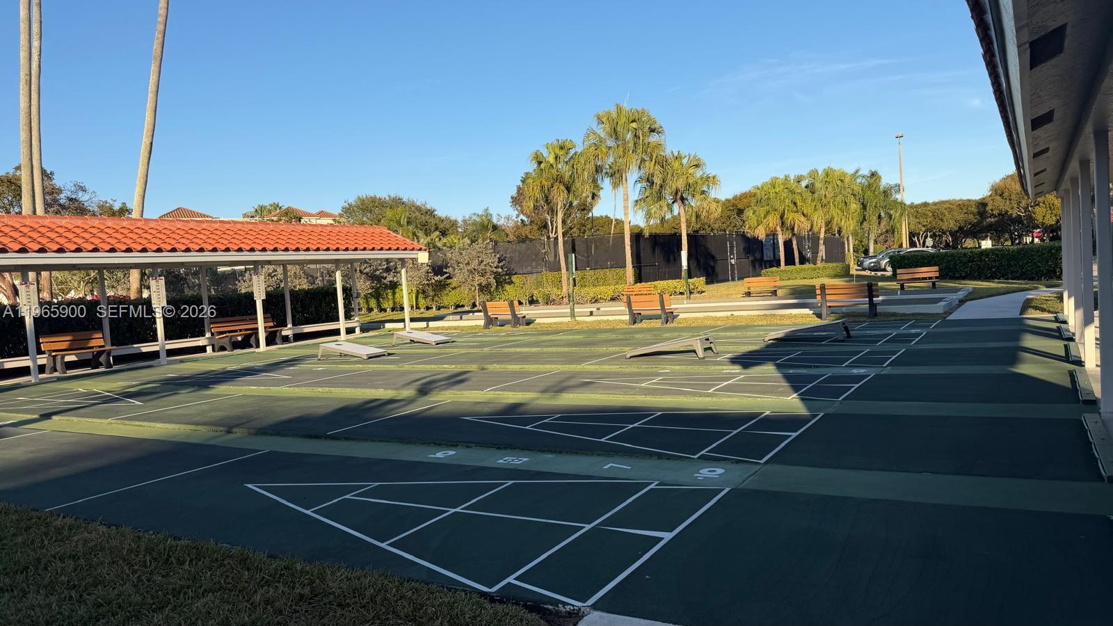 HUNTINGTON POINTE - Residential