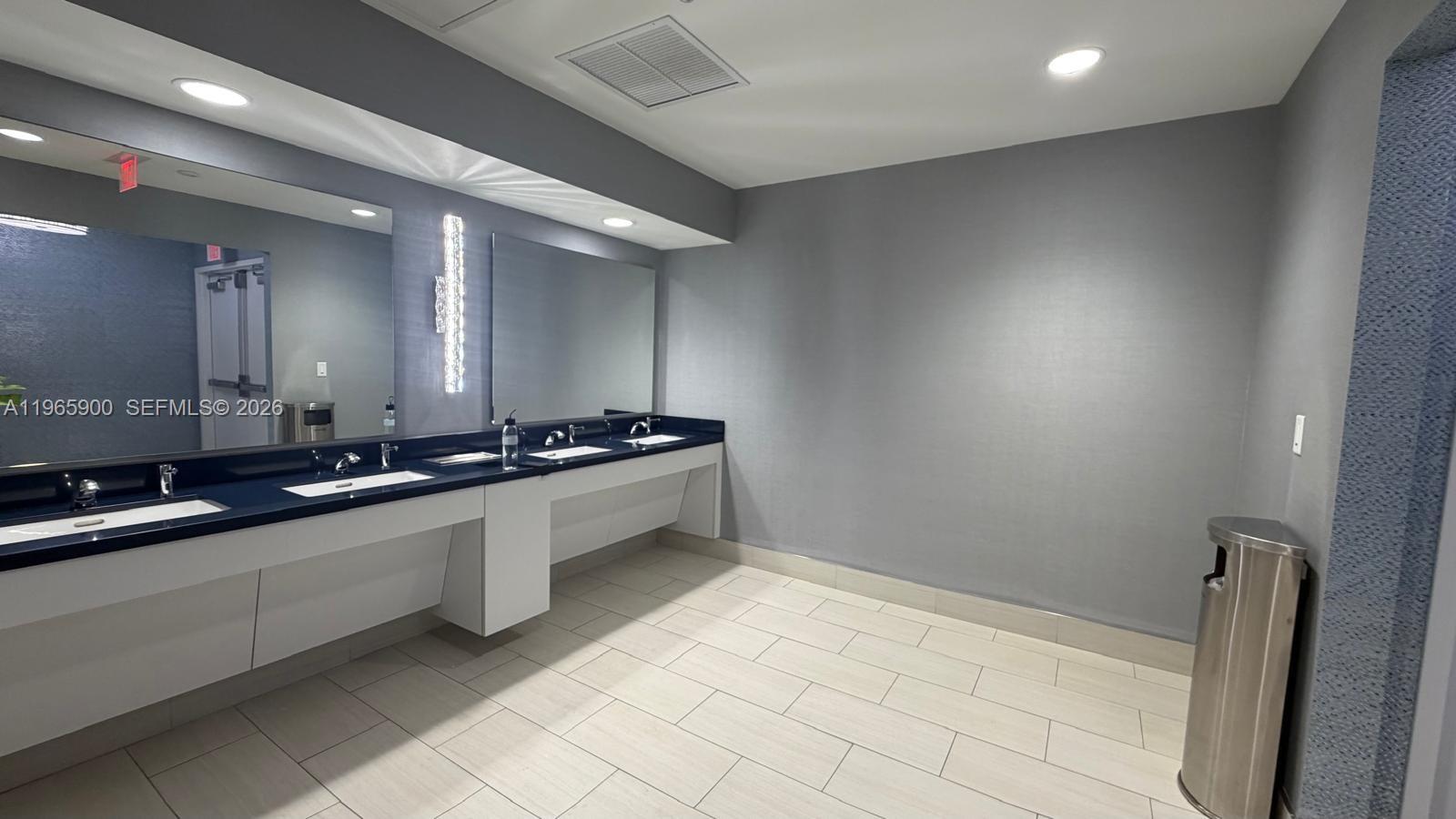 HUNTINGTON POINTE - Residential