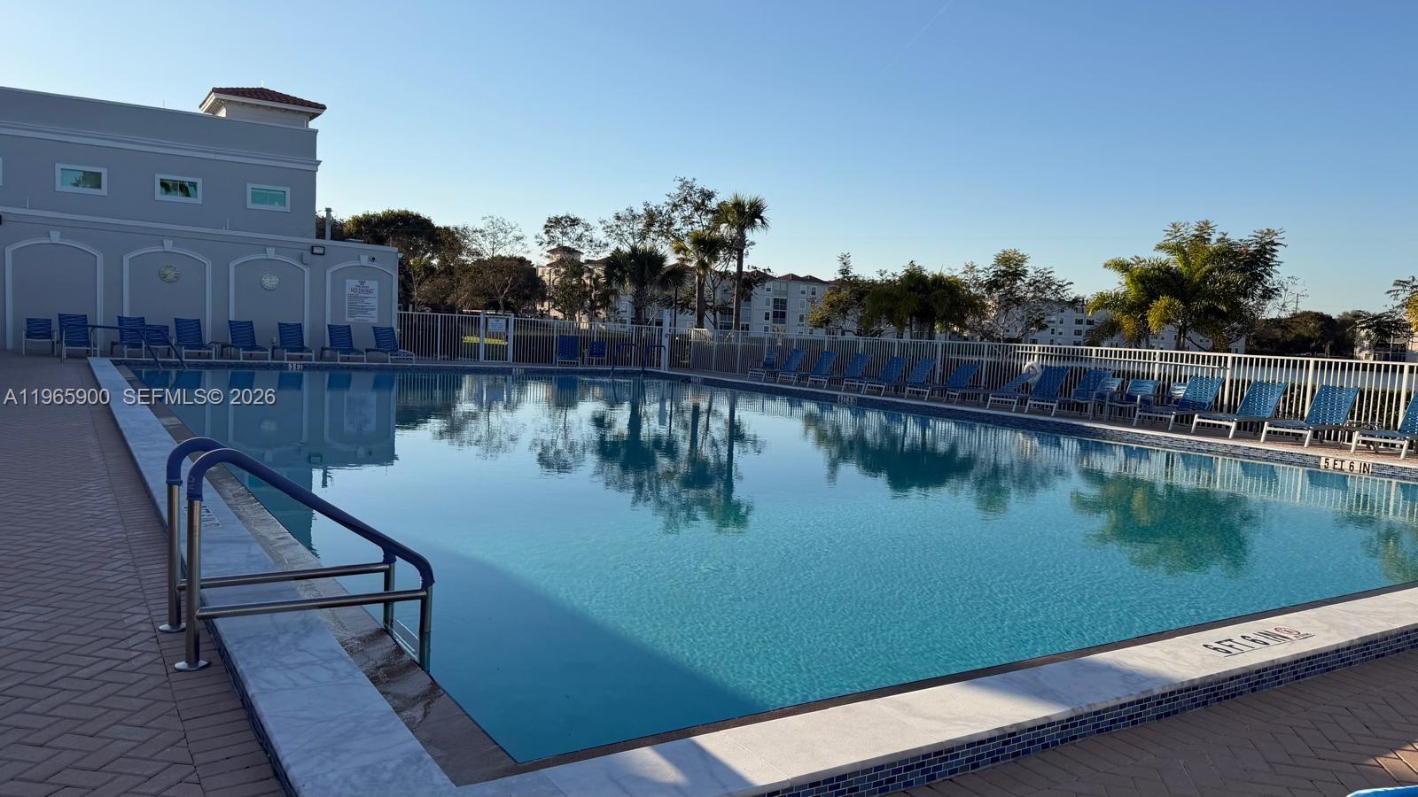 HUNTINGTON POINTE - Residential