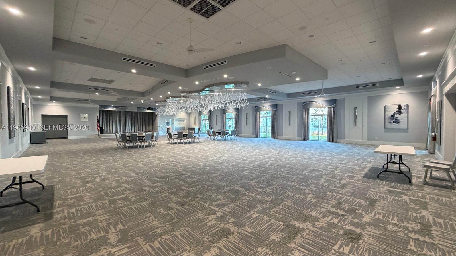 HUNTINGTON POINTE - Residential