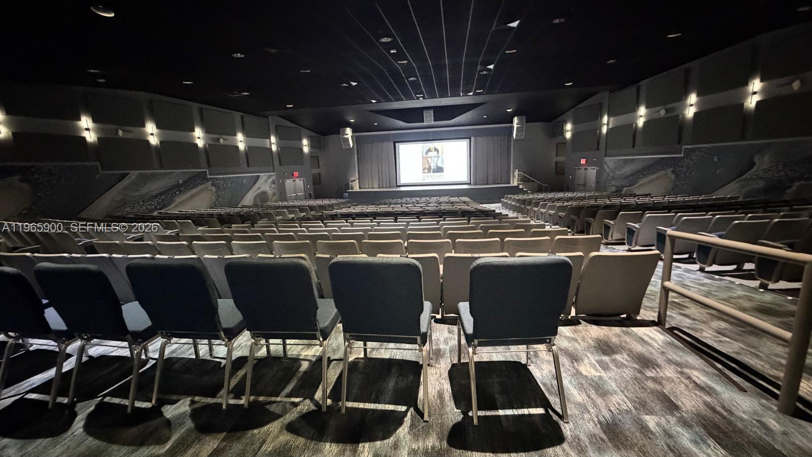 HUNTINGTON POINTE - Residential