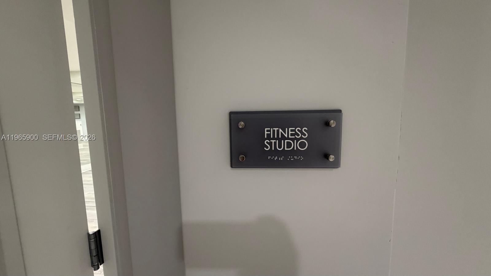 HUNTINGTON POINTE - Residential