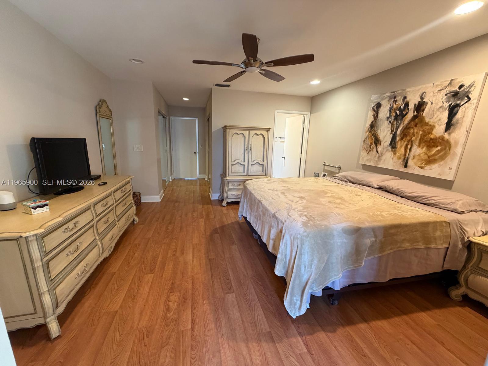 HUNTINGTON POINTE - Residential