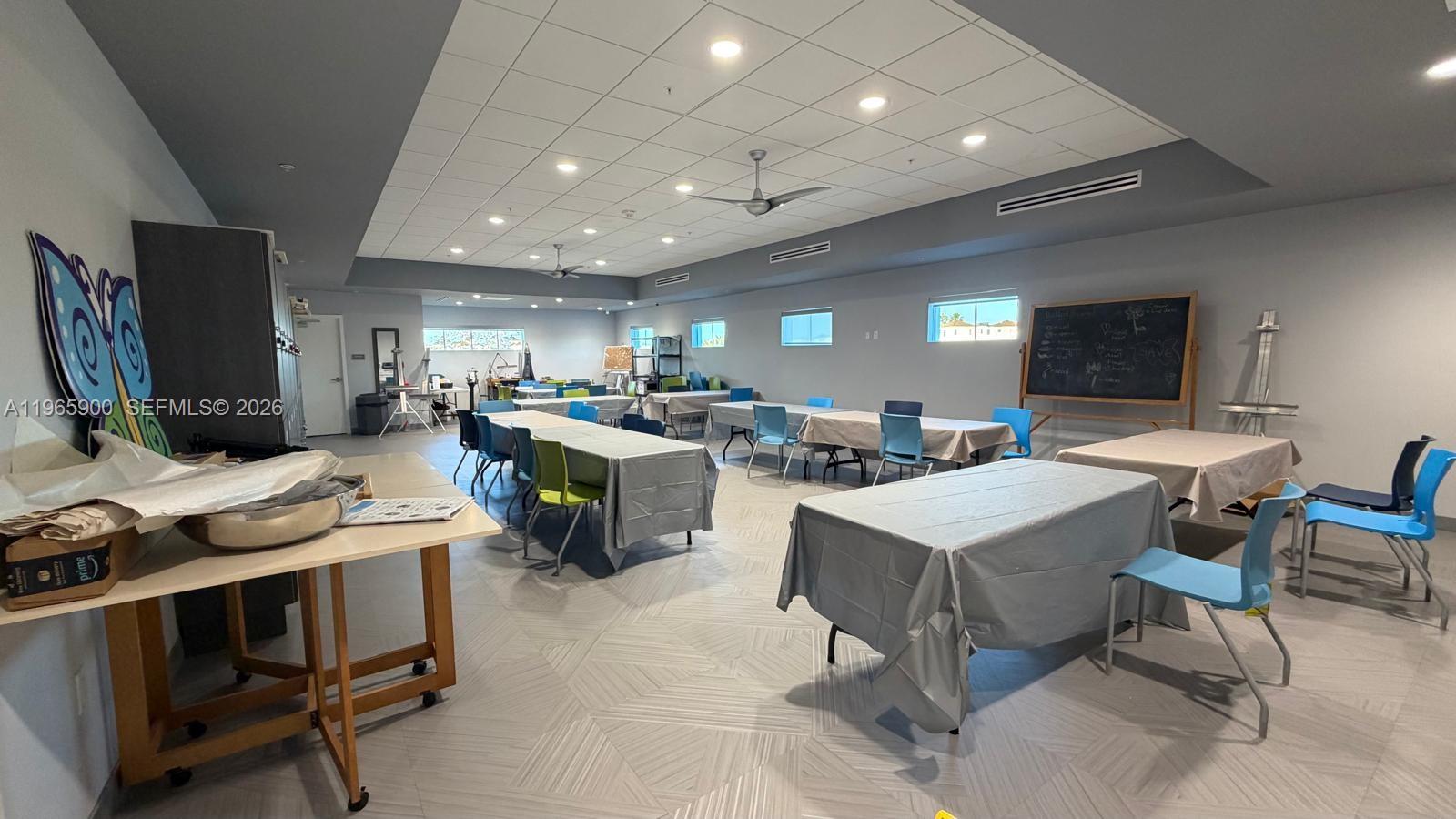 HUNTINGTON POINTE - Residential