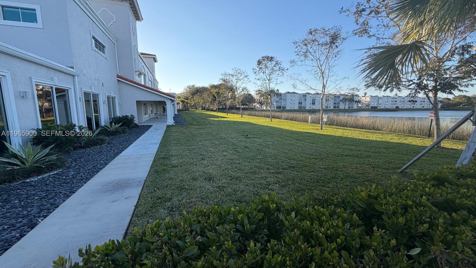 HUNTINGTON POINTE - Residential