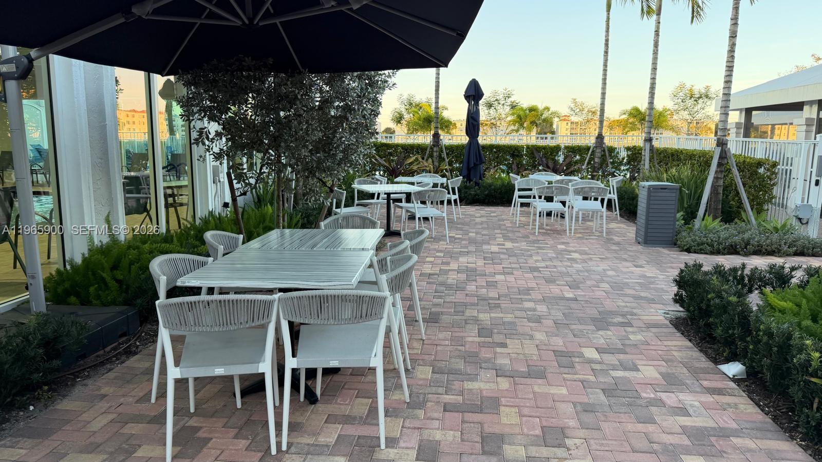 HUNTINGTON POINTE - Residential