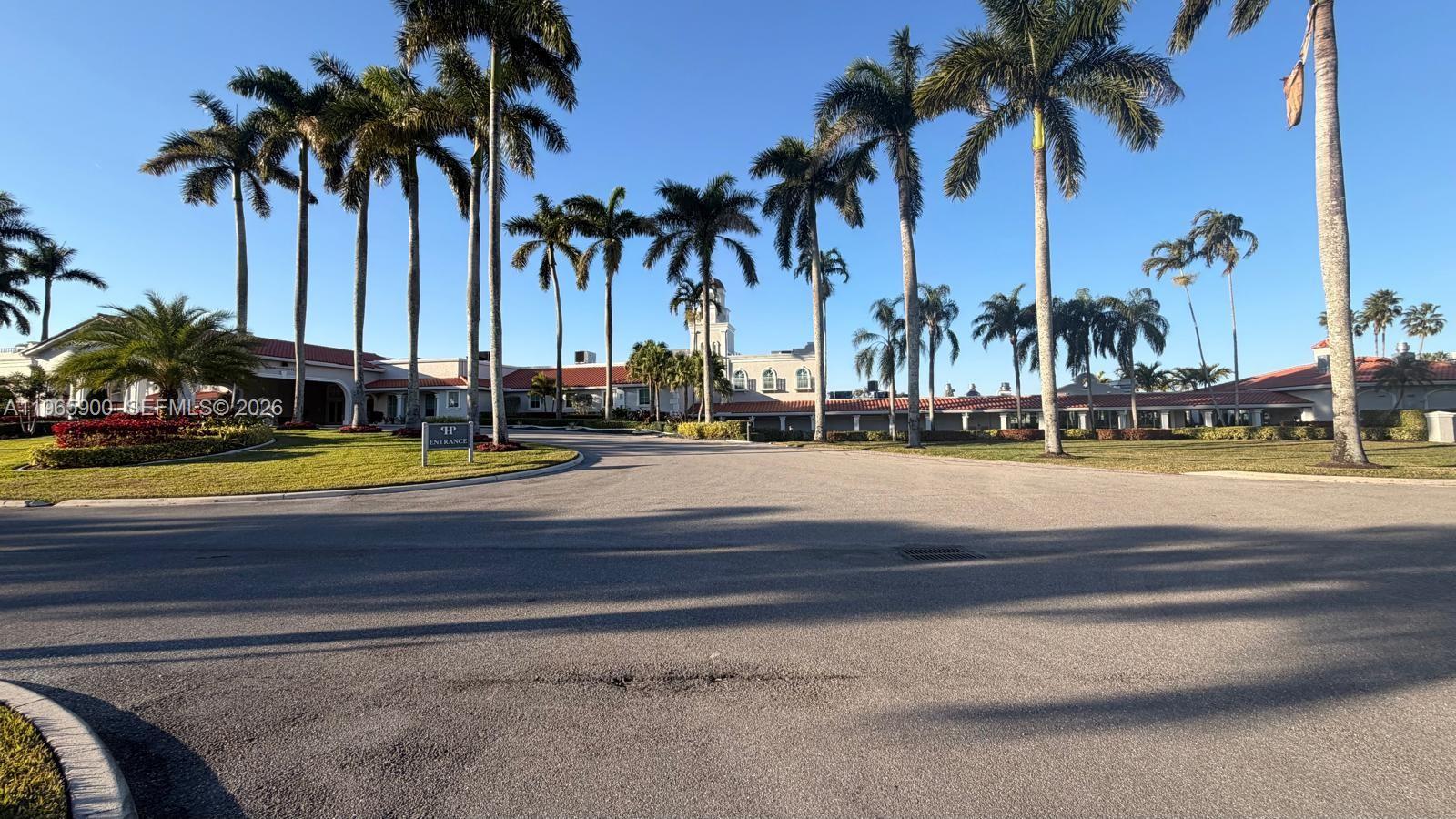 HUNTINGTON POINTE - Residential