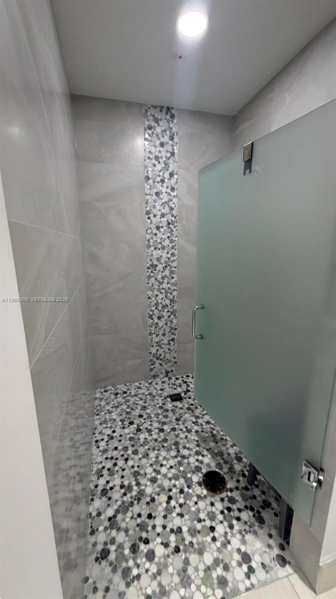 HUNTINGTON POINTE - Residential