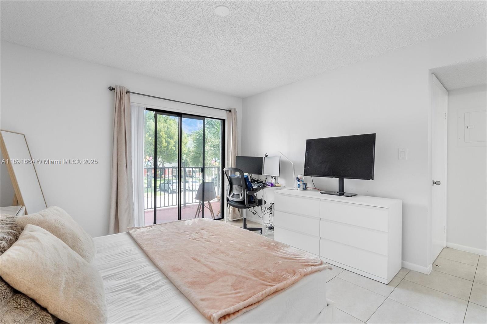 HOLLYWOOD PARC CONDOMINIU - Residential
