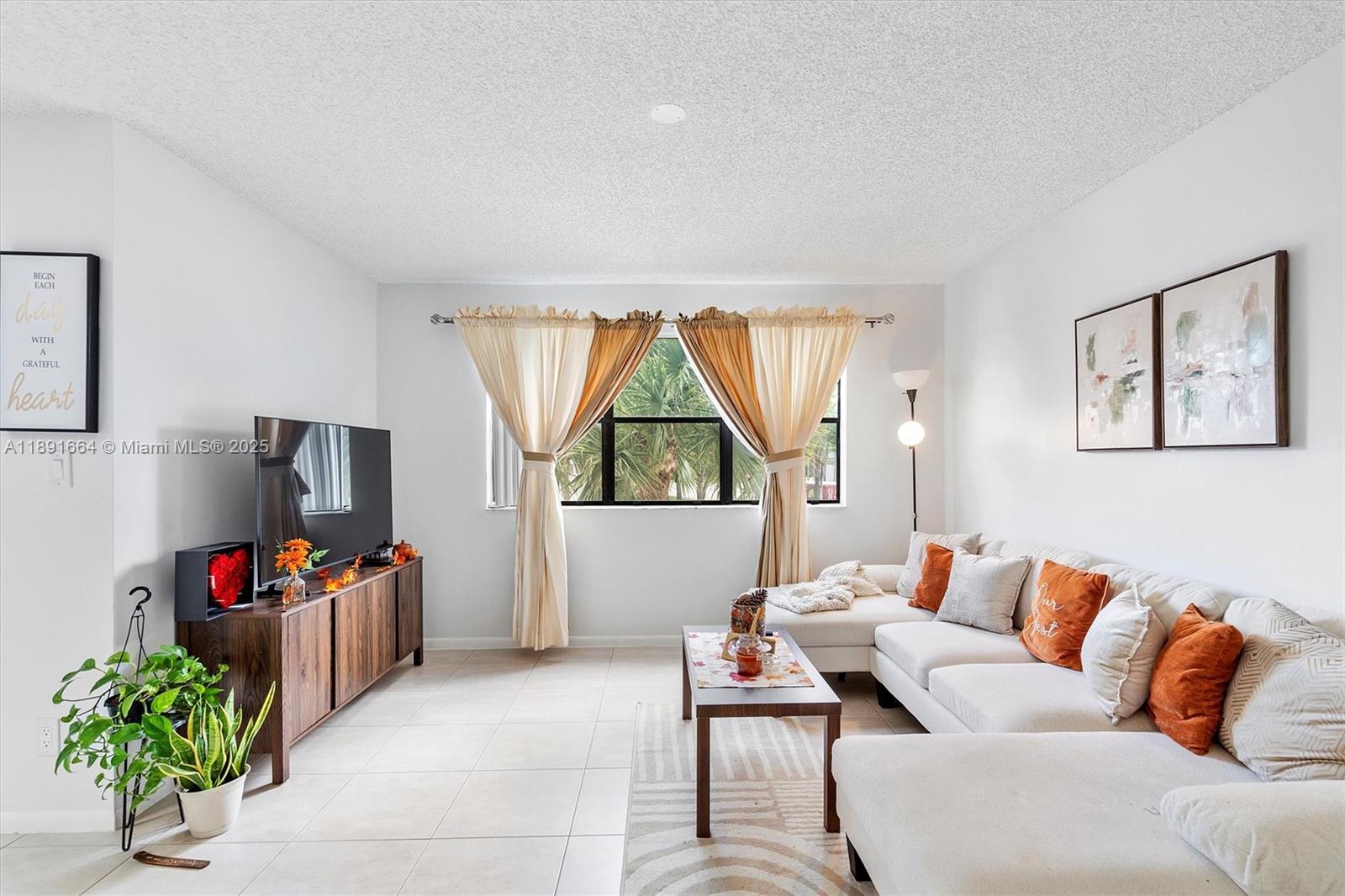 HOLLYWOOD PARC CONDOMINIU - Residential