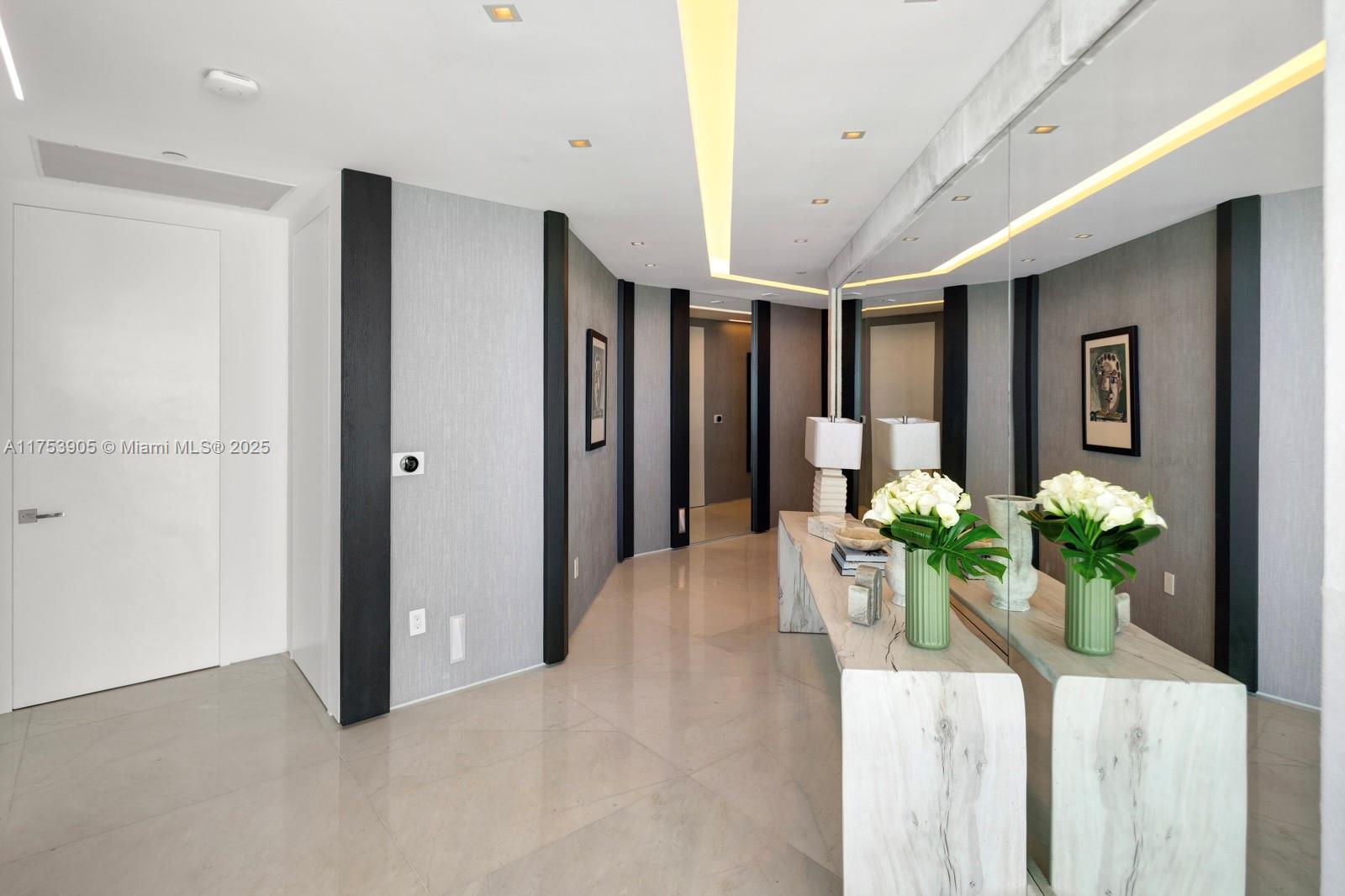 CONTINUUM ON SOUTH BEACH - Residential