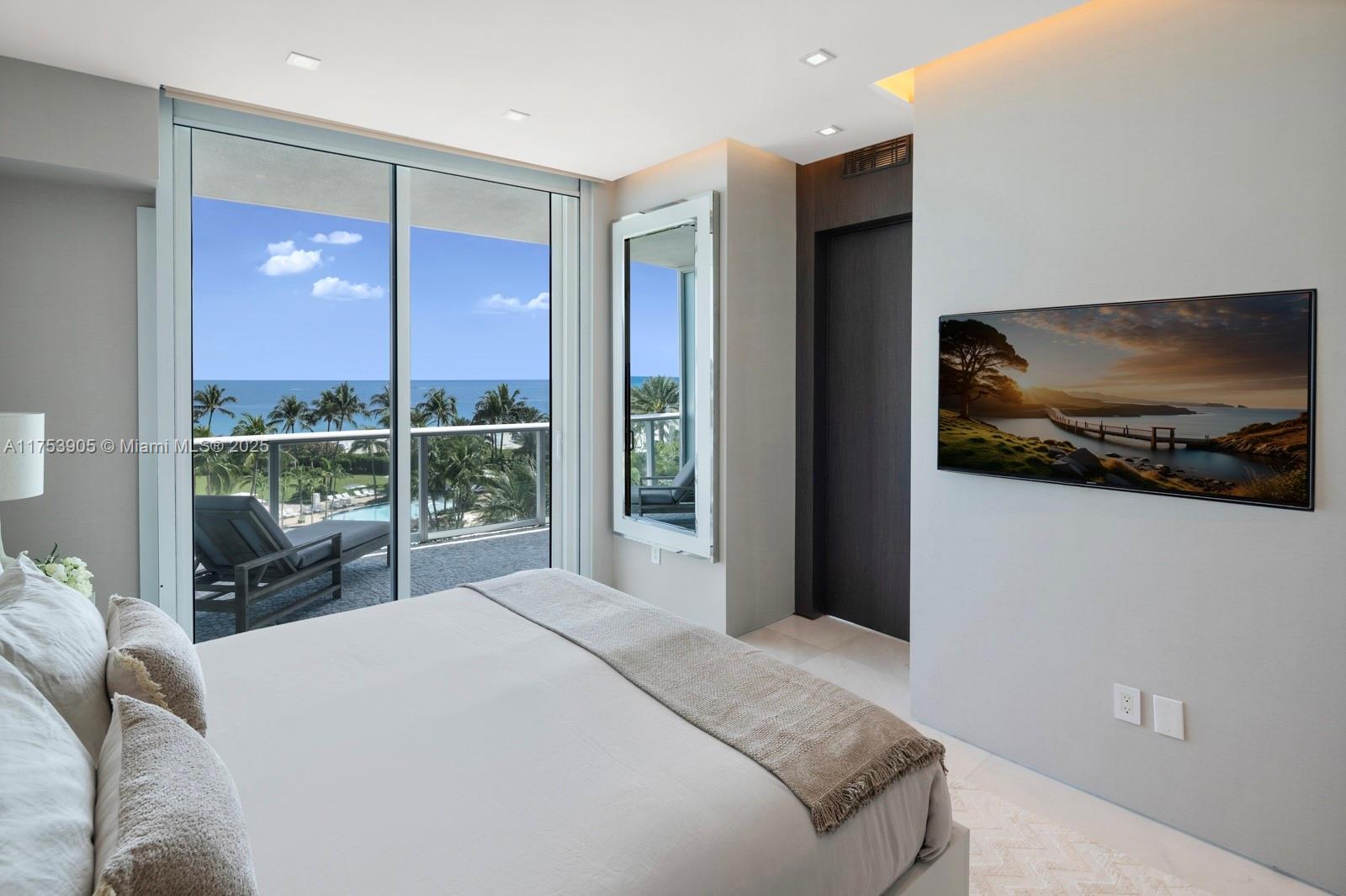 CONTINUUM ON SOUTH BEACH - Residential