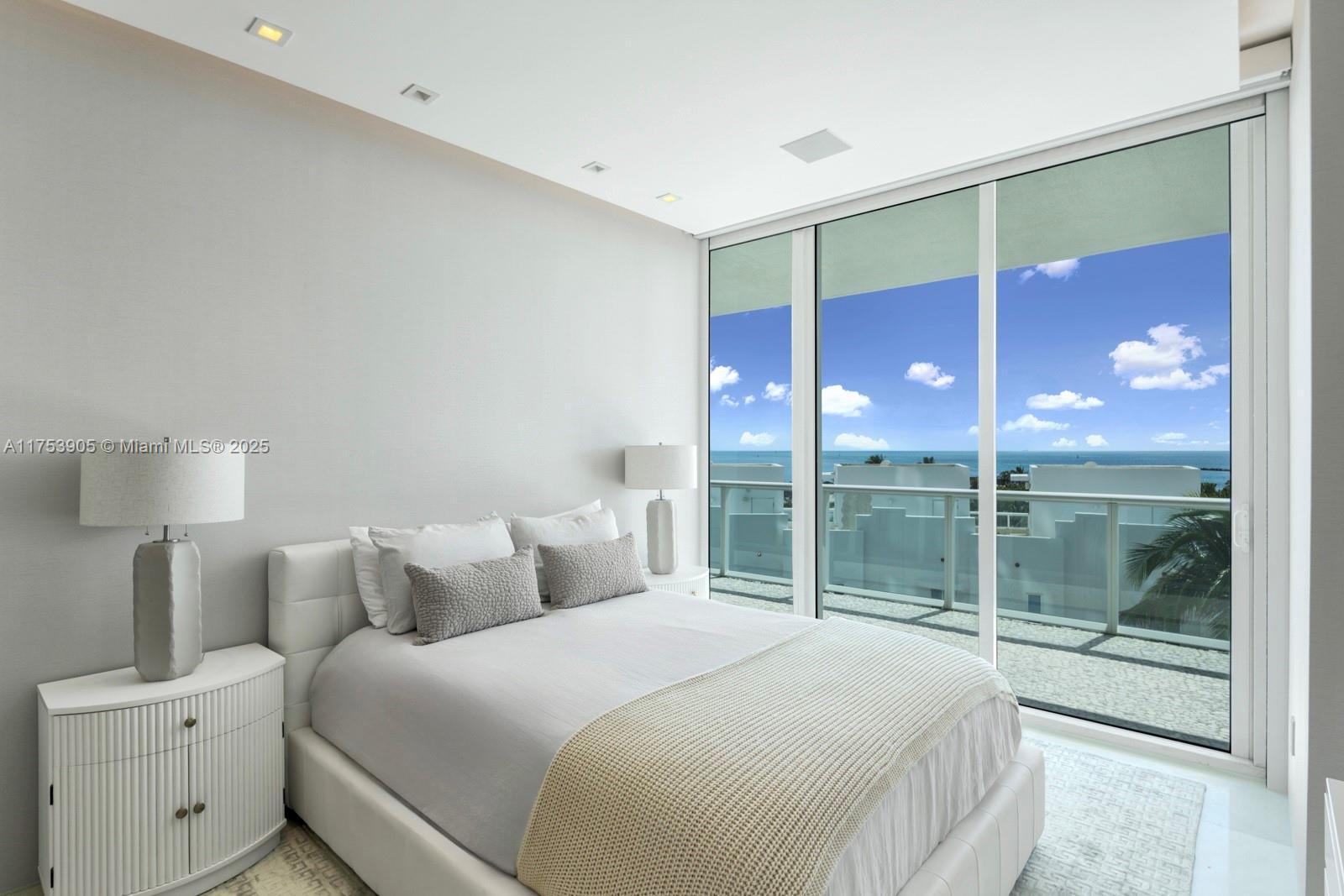 CONTINUUM ON SOUTH BEACH - Residential
