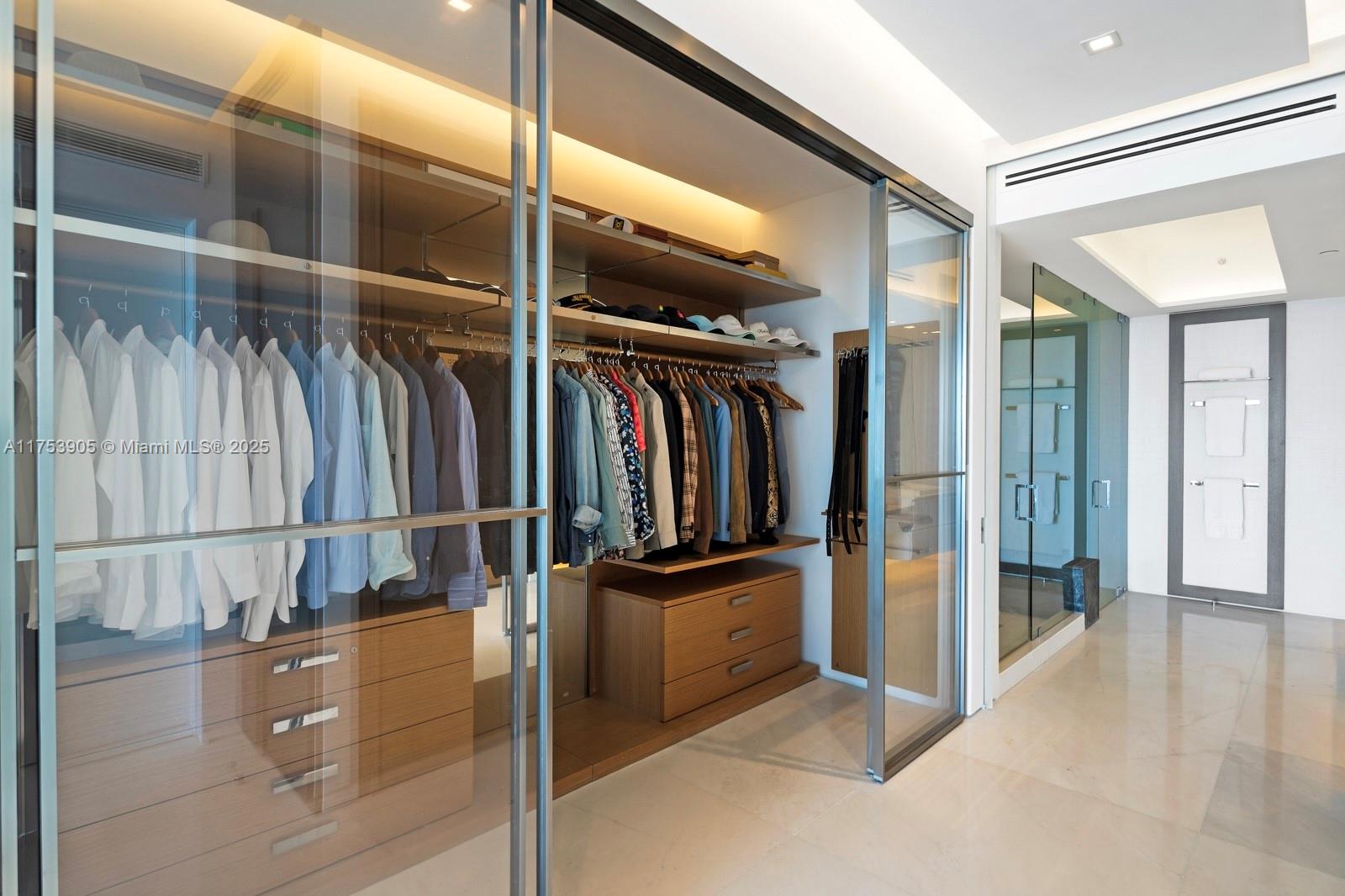 CONTINUUM ON SOUTH BEACH - Residential