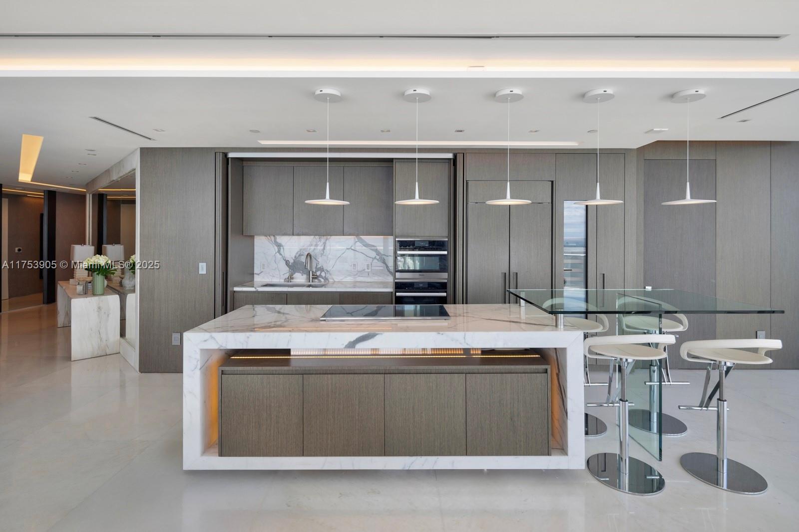 CONTINUUM ON SOUTH BEACH - Residential