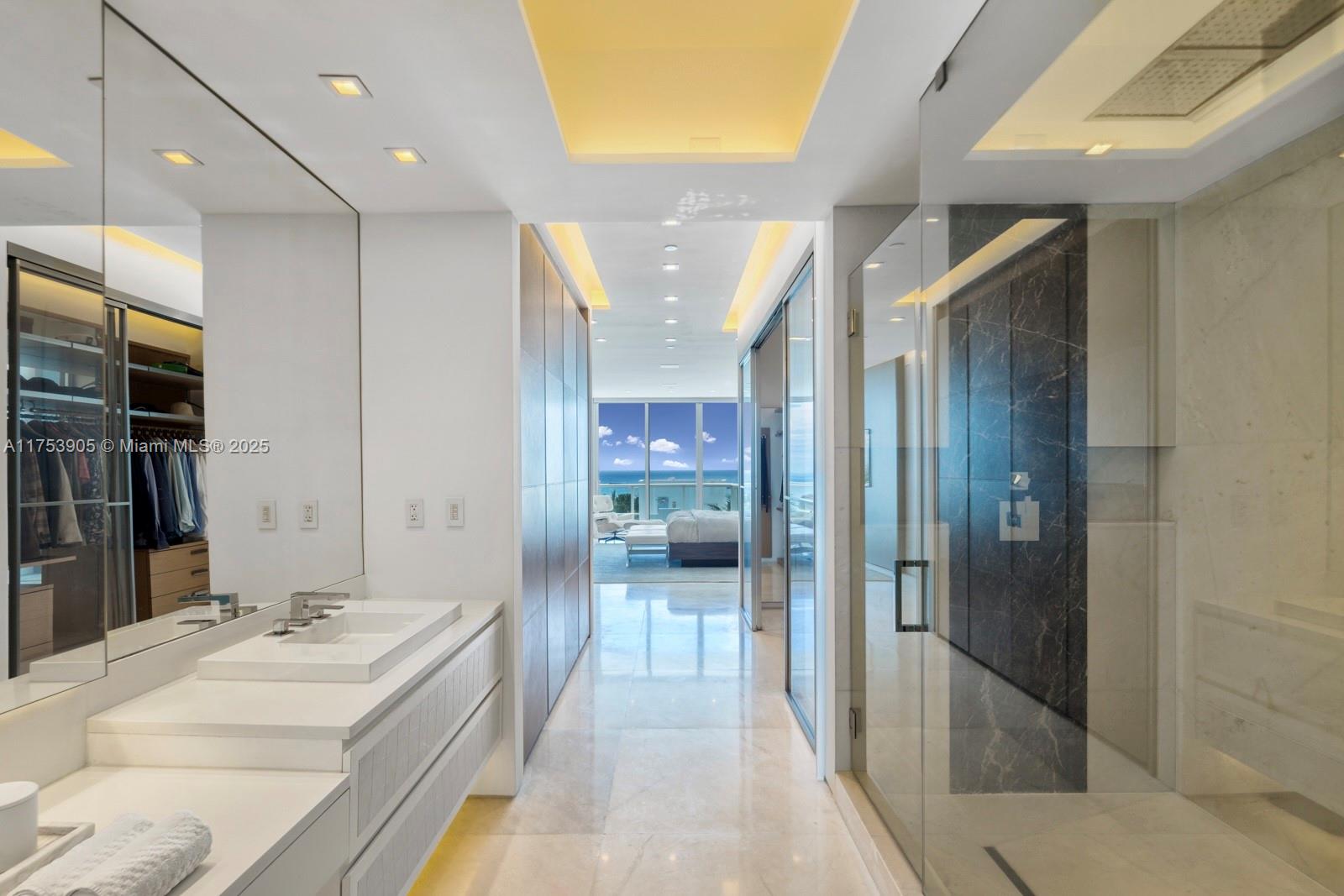 CONTINUUM ON SOUTH BEACH - Residential