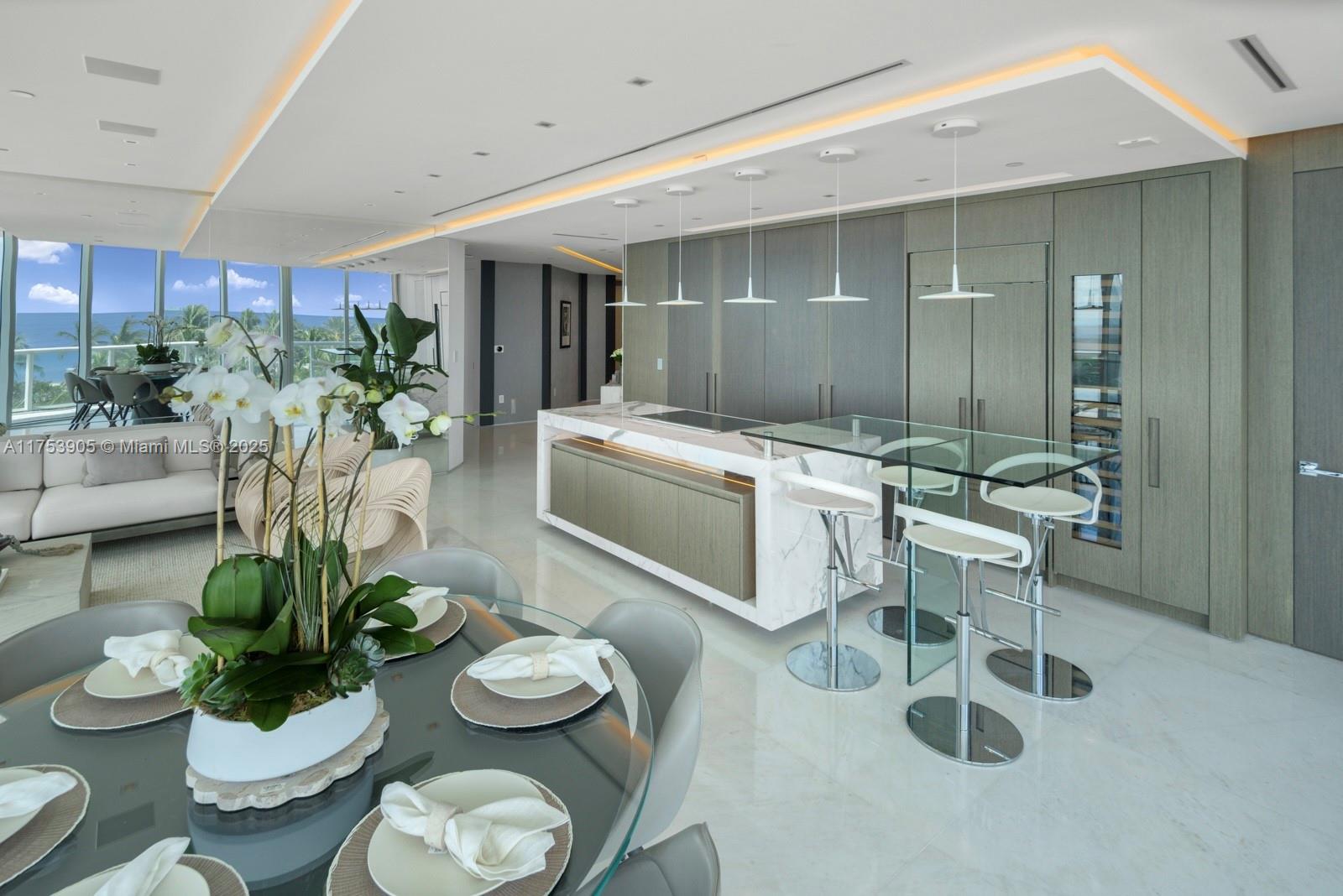 CONTINUUM ON SOUTH BEACH - Residential